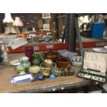 A LARGE MIXED LOT TO INCLUDE EGG SHAPED TRINKET BOXES, JUGS, SERVING DISHES, BOWLS, A BOXET SET OF