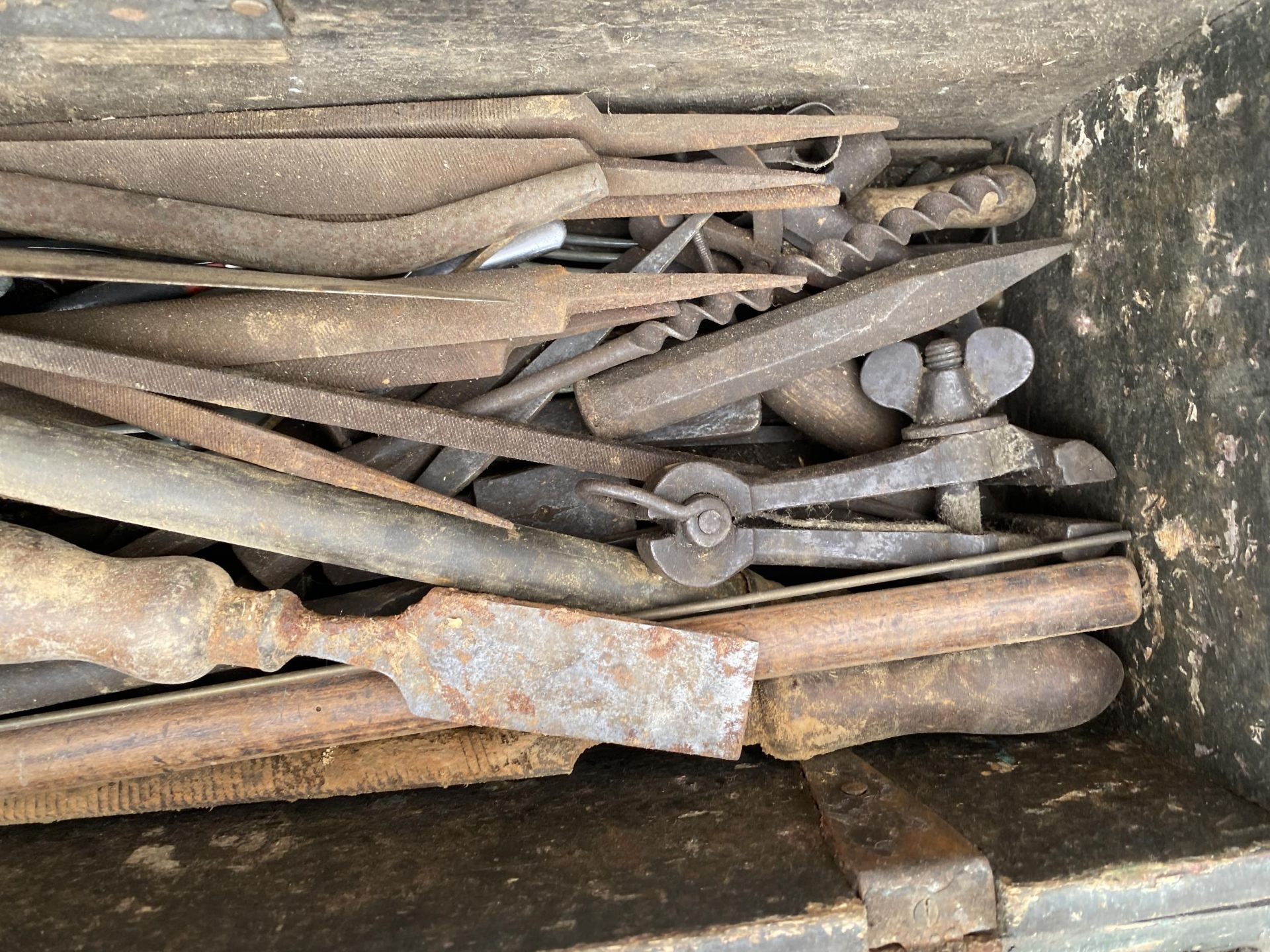 A BOX OF ASSORTED VINTAGE TOOLS ETC - Image 2 of 3