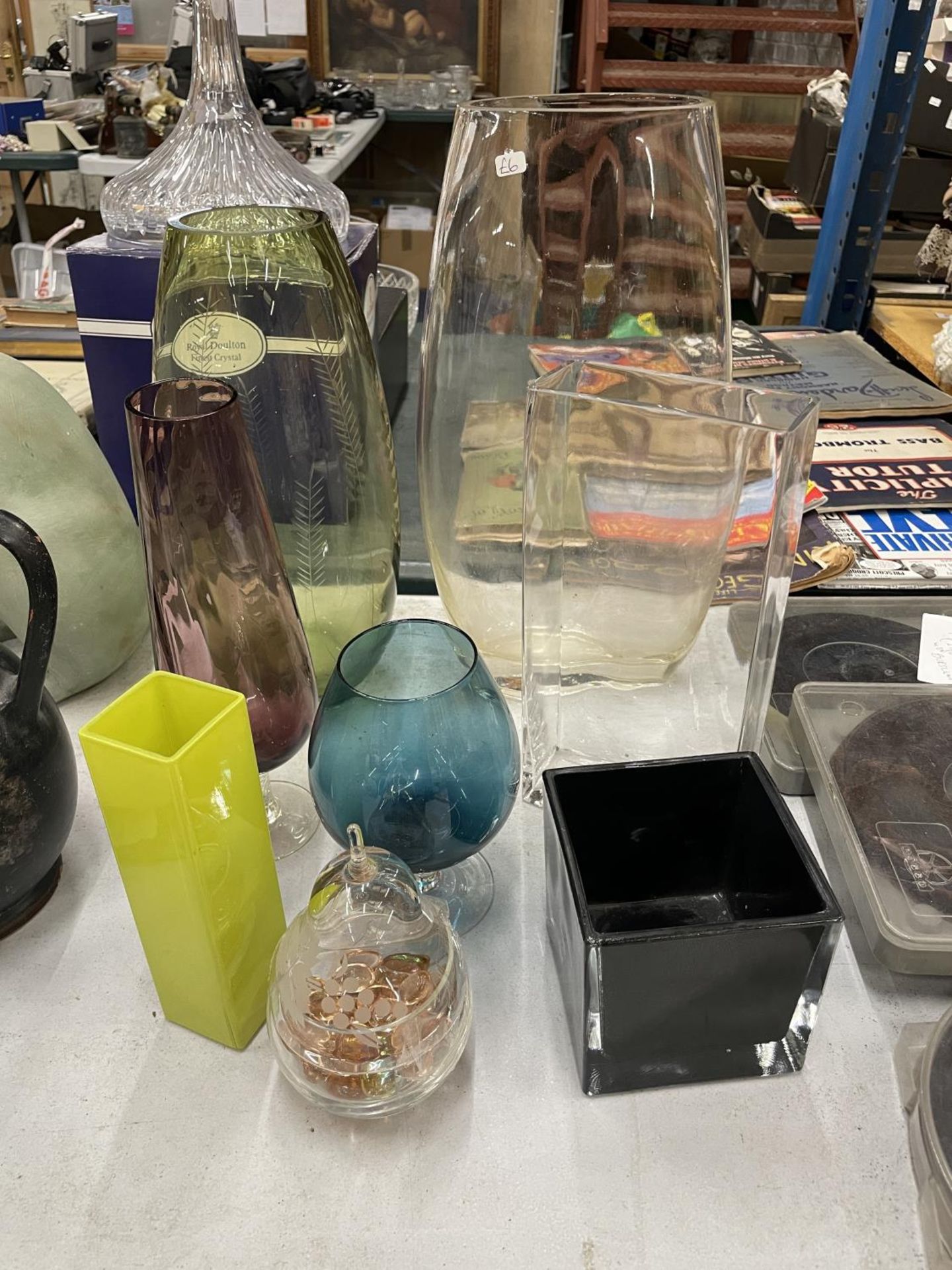 A QUANTITY OF GLASSWARE TO INCLUDE VASES, A PEAR TRINKET BOX, ETC