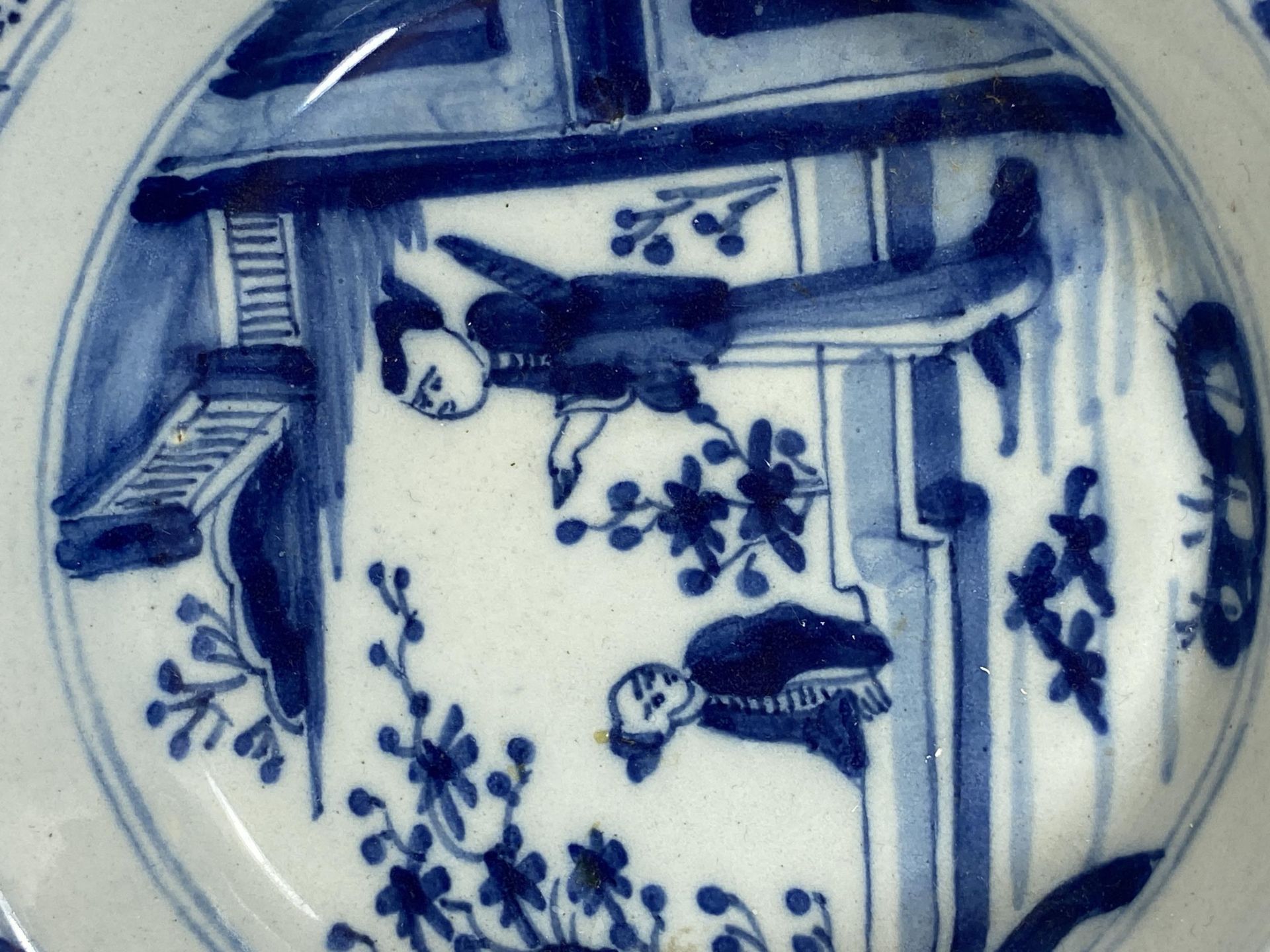 AN EARLY 19TH CENTURY DELFT ORIENTAL DESIGN BLUE AND WHITE PORCELAIN PLATE, DIAMETER 16.5CM - Image 3 of 6