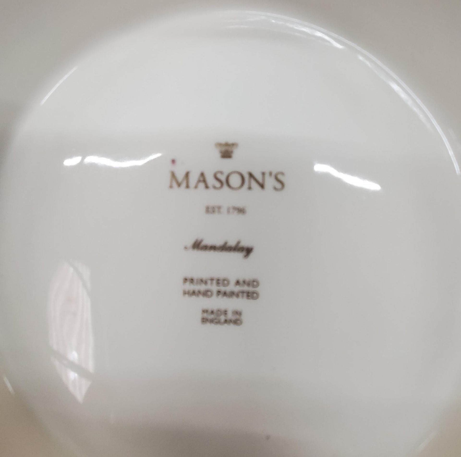A COLLECTION OF MASON'S MANDALAY CERAMICS TO INCLUDE A LARGE TABLE LAMP, PLATES, A LARGE BOWL, - Bild 3 aus 3