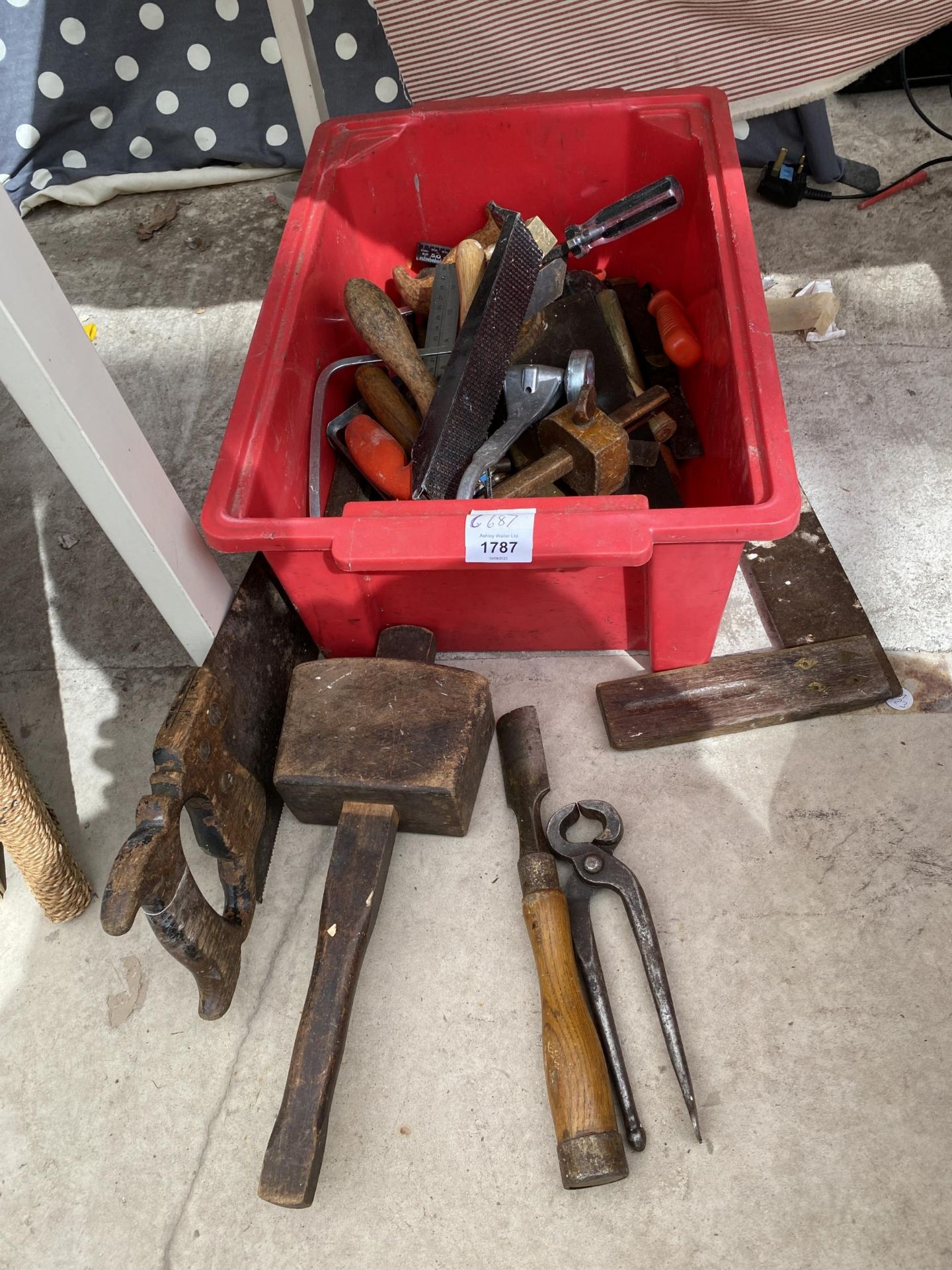 A BOX OF ASSORTED VINTAGE TOOLS ETC