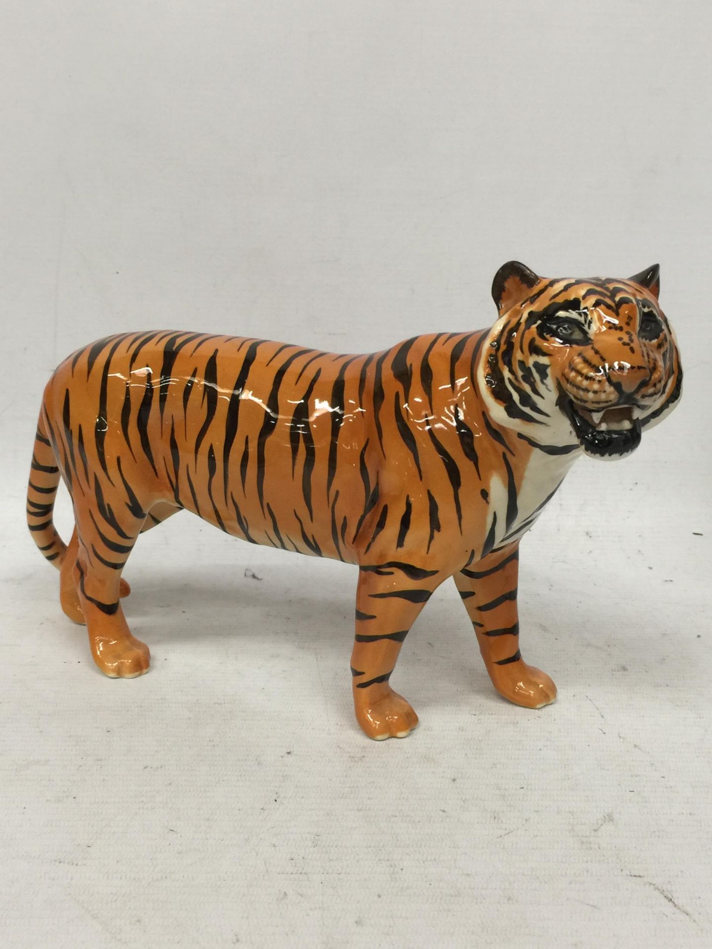 A BESWICK GLOSS BENGAL TIGER ANIMAL FIGURE