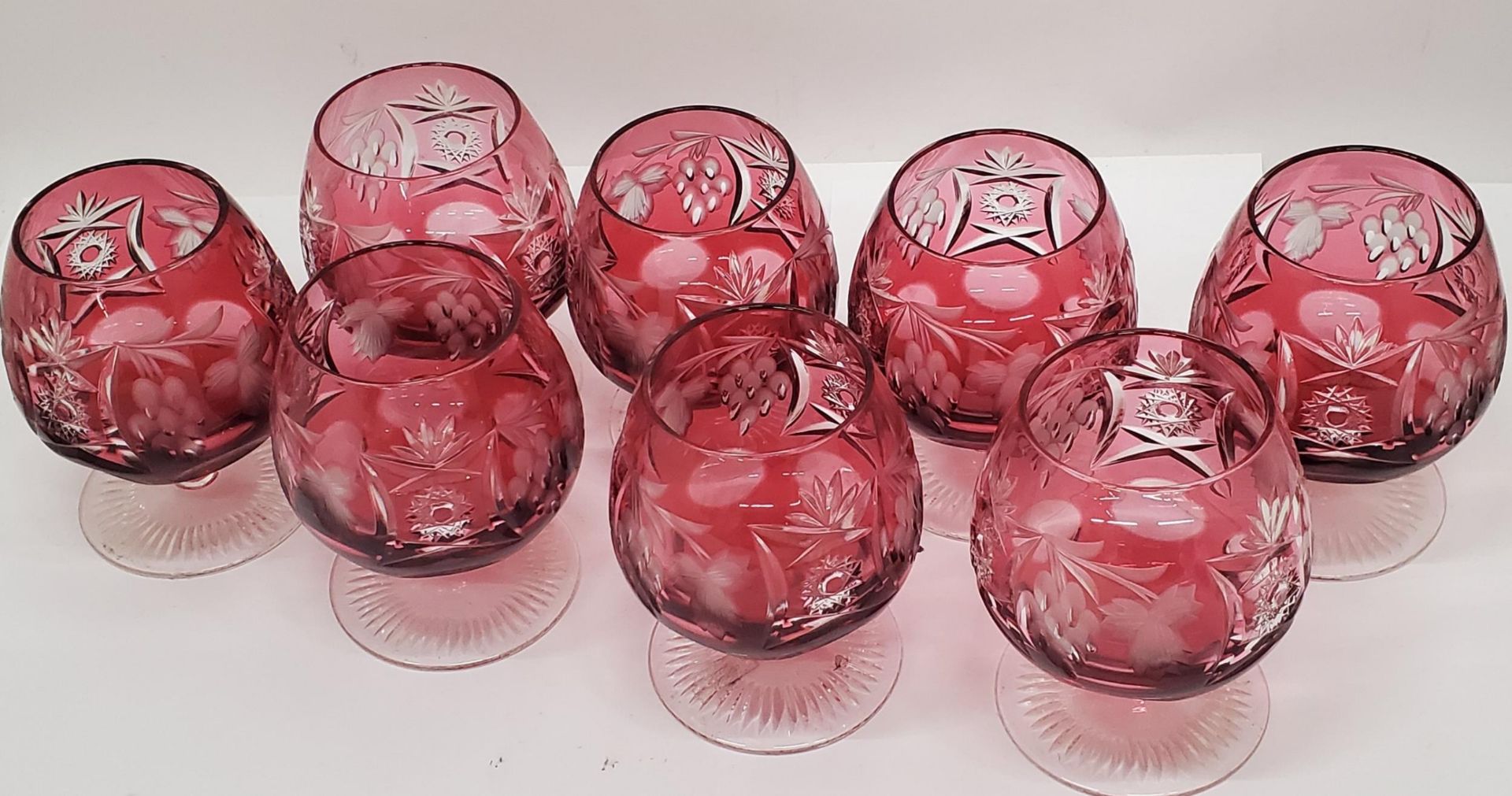 A SET OF VINTAGE NACHTMANN CUT GLASS CRYSTAL CRANBERRY BRANDY / COGNAC GLASSES WITH ETCHED DESIGN