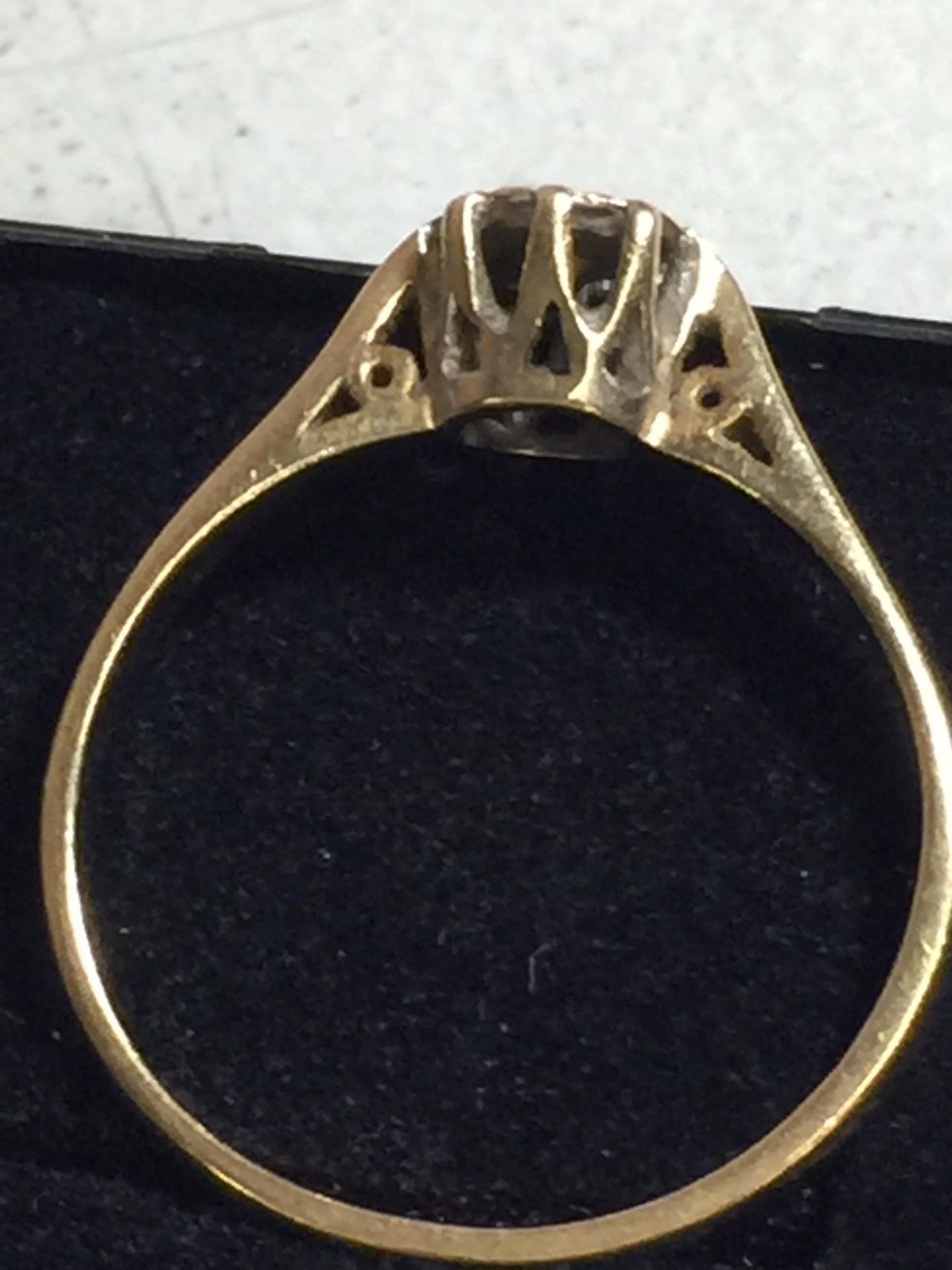 A 9CT GOLD DIAMOND SOLITAIRE RING, WEIGHT 1.6G, SIZE O AND A HALF - Image 2 of 3