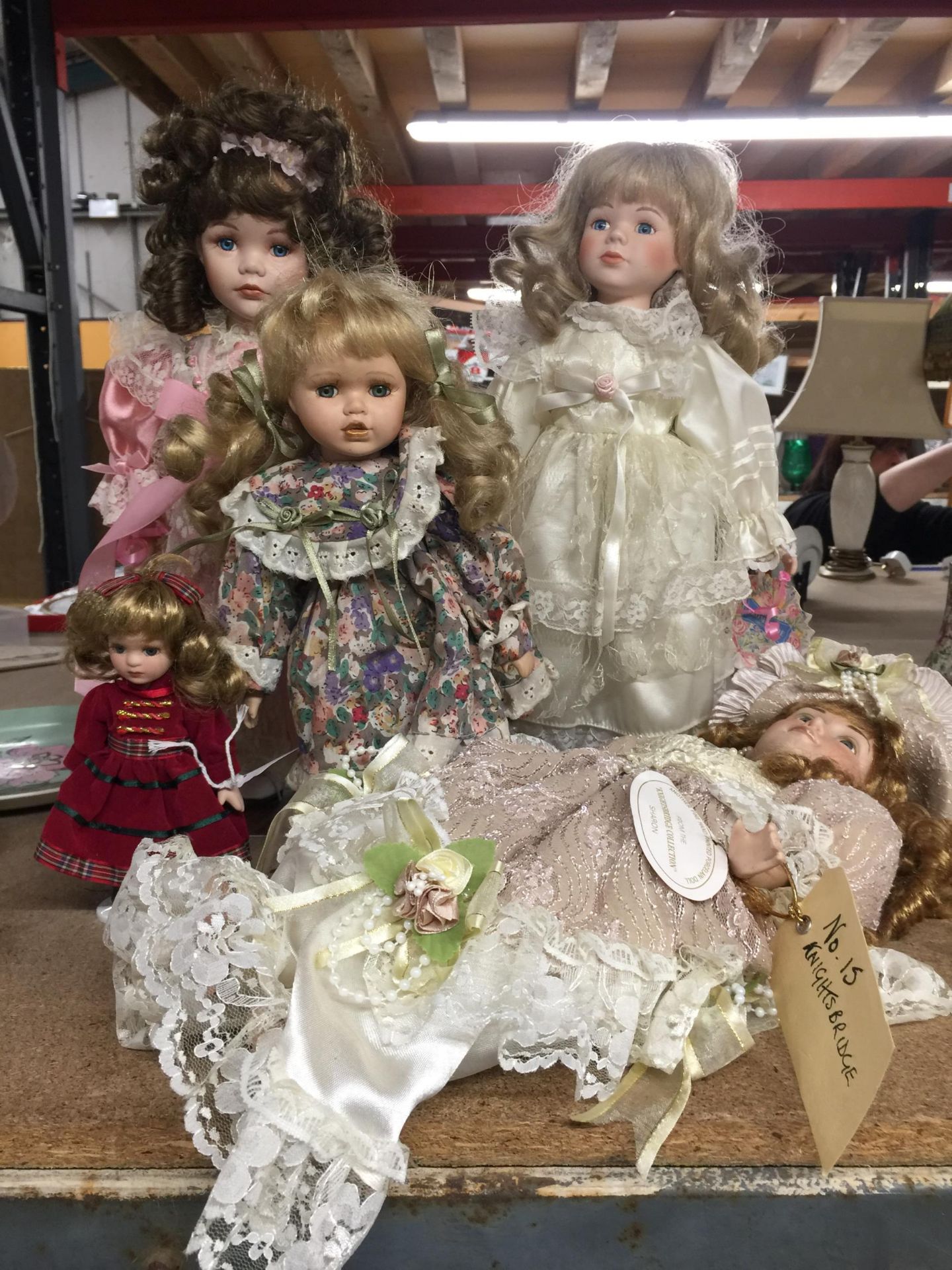A GROUP OF PORCELAIN HEADED DOLLS, KNIGHTSBRIDGE COLLECTION ETC