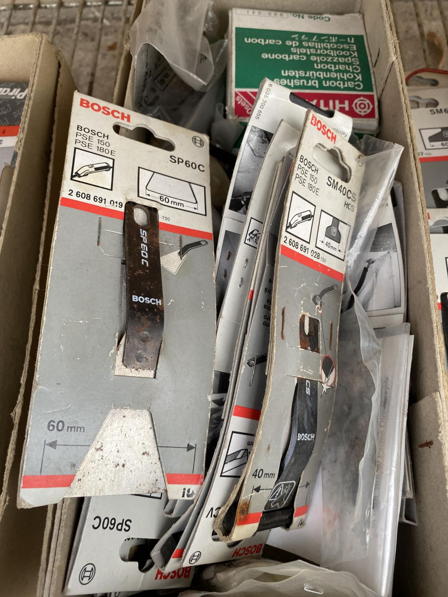 A BOX OF NEW OLD STOCK BOSCH BLADES ETC - Image 3 of 3