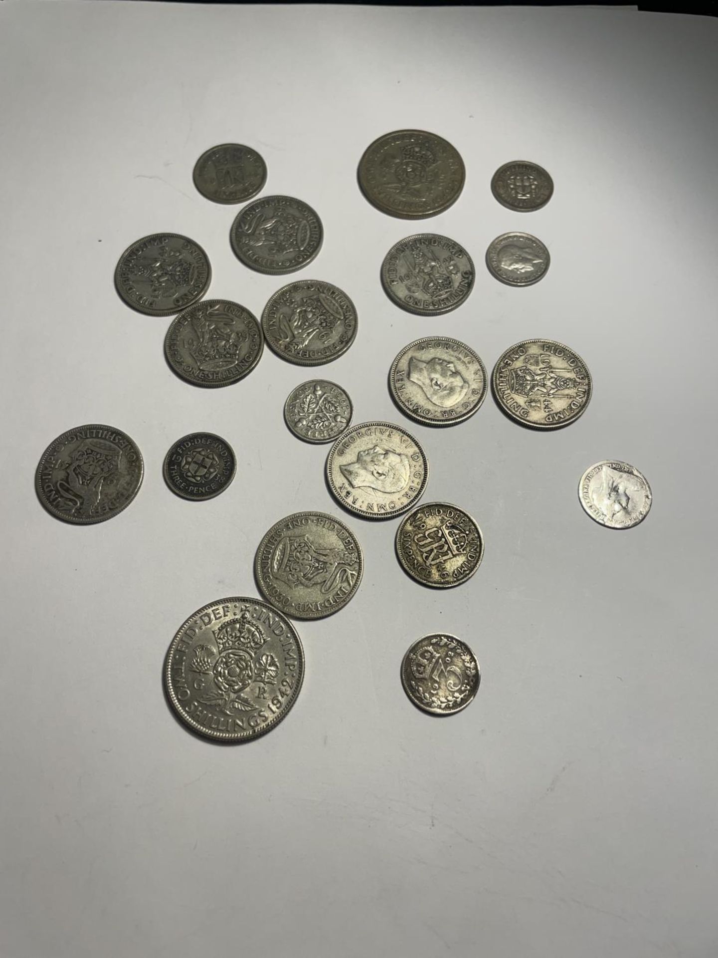 A QUANTITY OF VARIOUS COINS