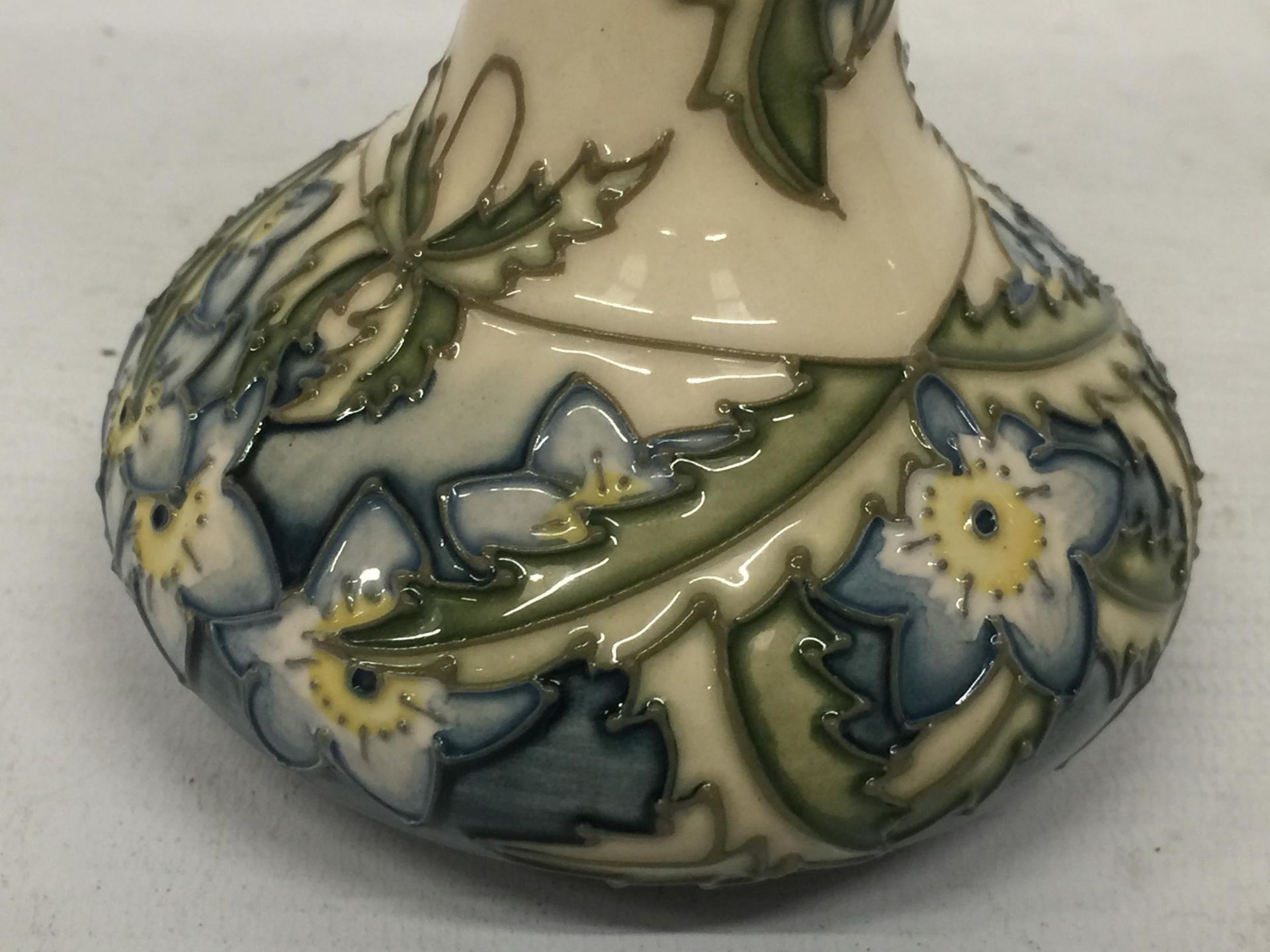 A LIMITED EDITION MOORCROFT 8" VASE BABY BLUE EYES BY RACHEL BISHOP - Image 2 of 4