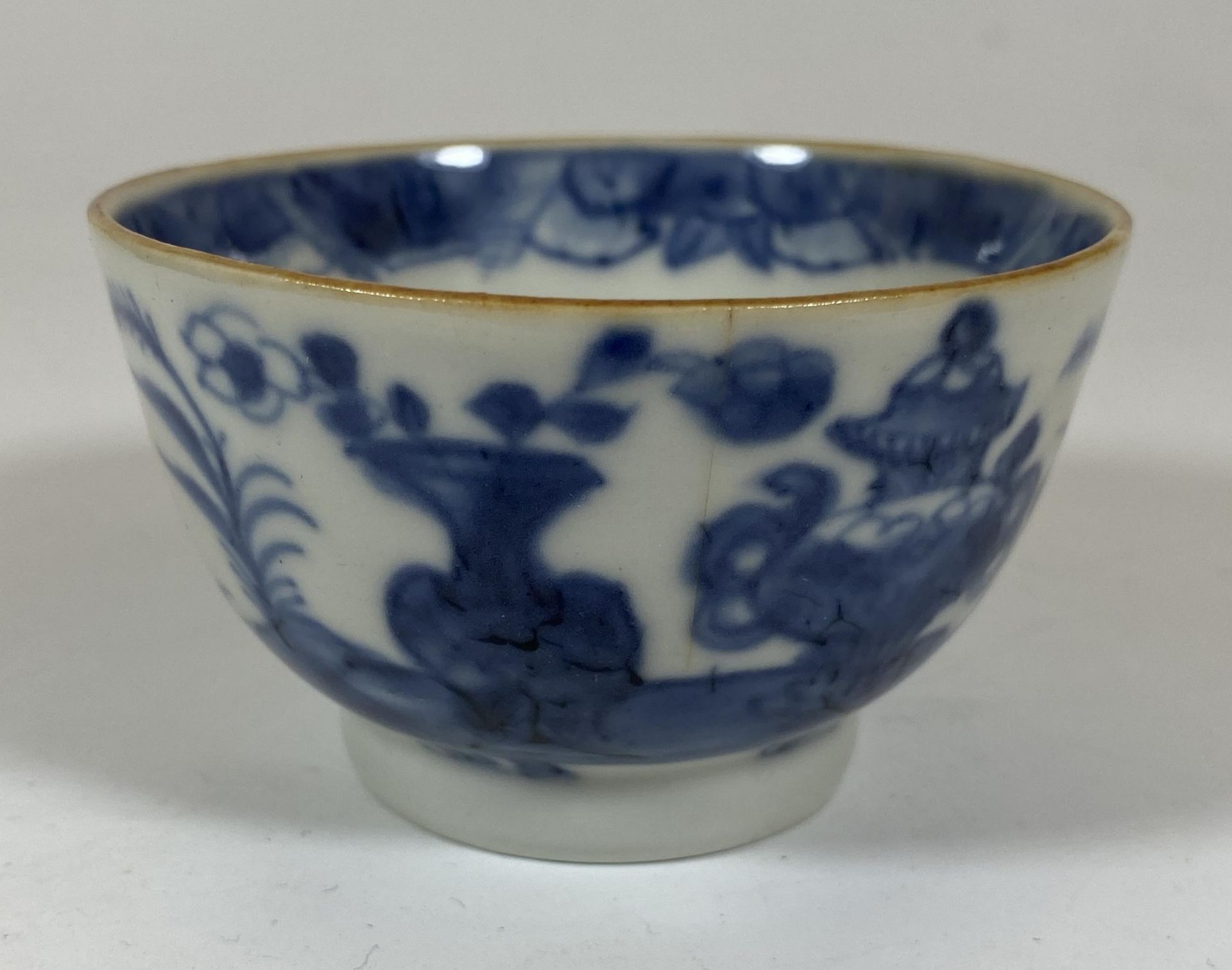 A 19TH CENTURY QING CHINESE BLUE AND WHITE PORCELAIN TEA BOWL, HEIGHT 4.5CM