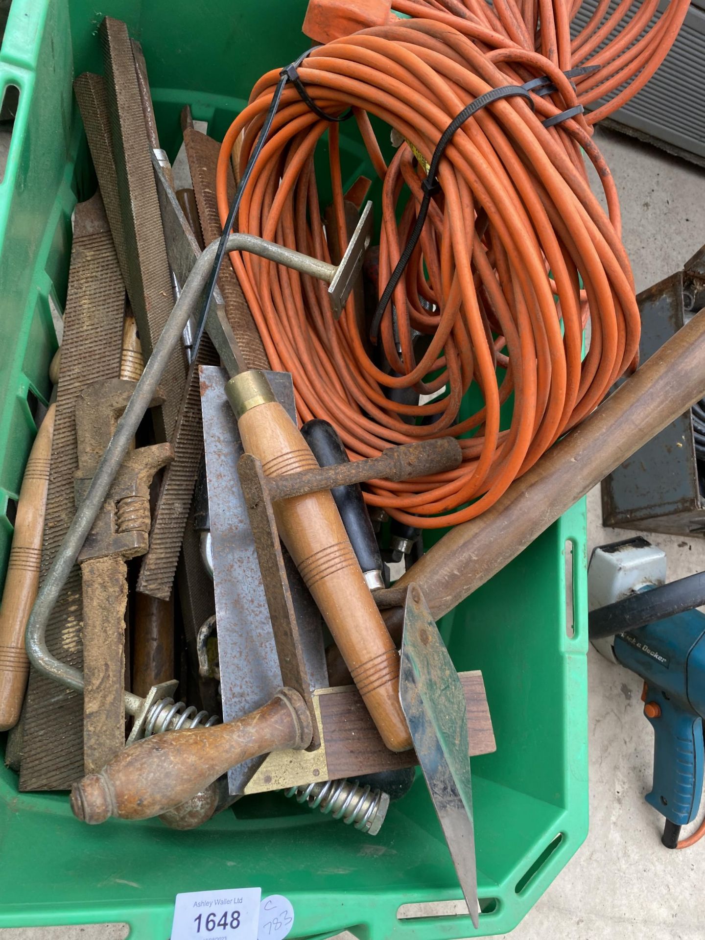 A GROUP OF ASSORTED VINTAGE WOODEN TOOLS ETC - Image 2 of 5