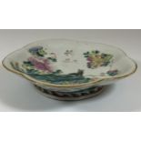 A 19TH CENTURY CHINESE TONGZHI PORCELAIN FLORAL FOOTED DISH, SEAL MARK TO BASE, DIAMETER 16CM