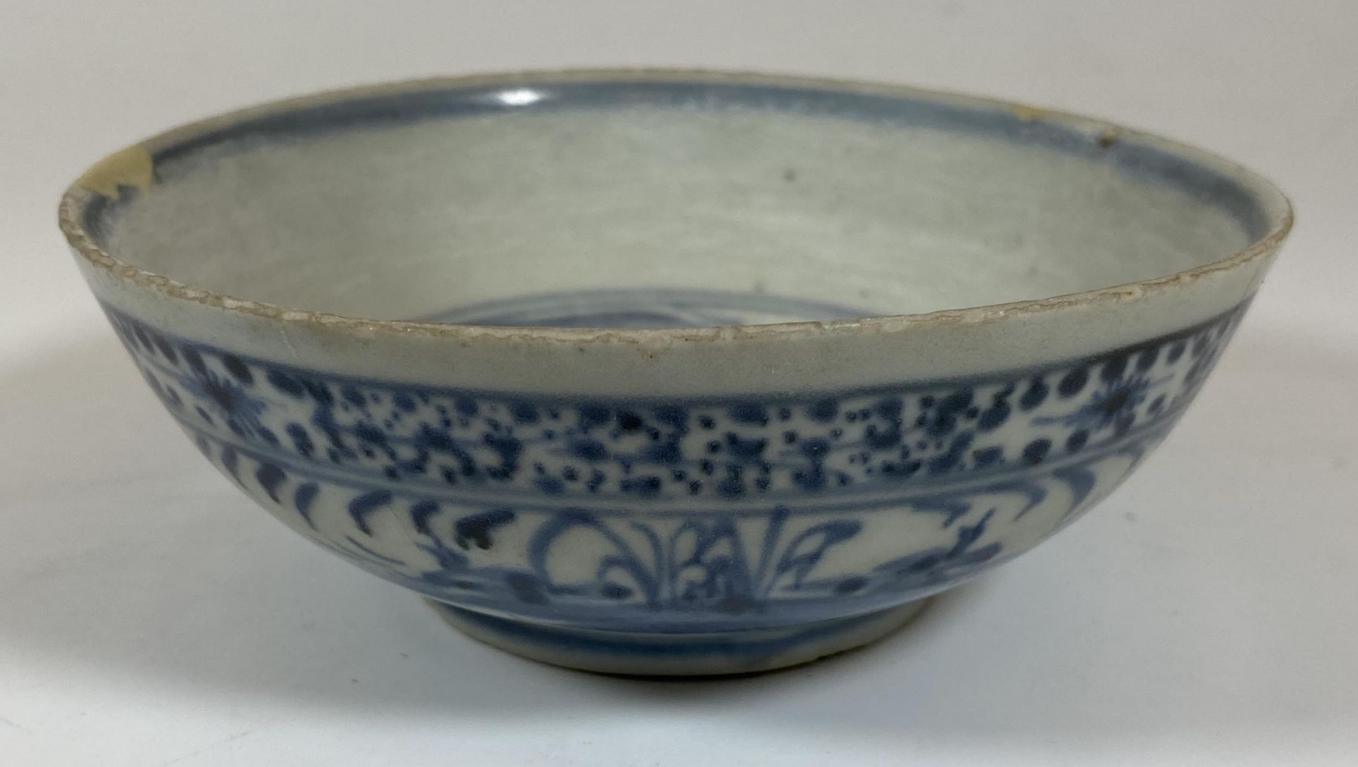 A BELIEVED MING DYNASTY CHINESE BLUE AND WHITE PORCELAIN BOWL, SIX CHARACTER MARK TO BASE DIAMETER