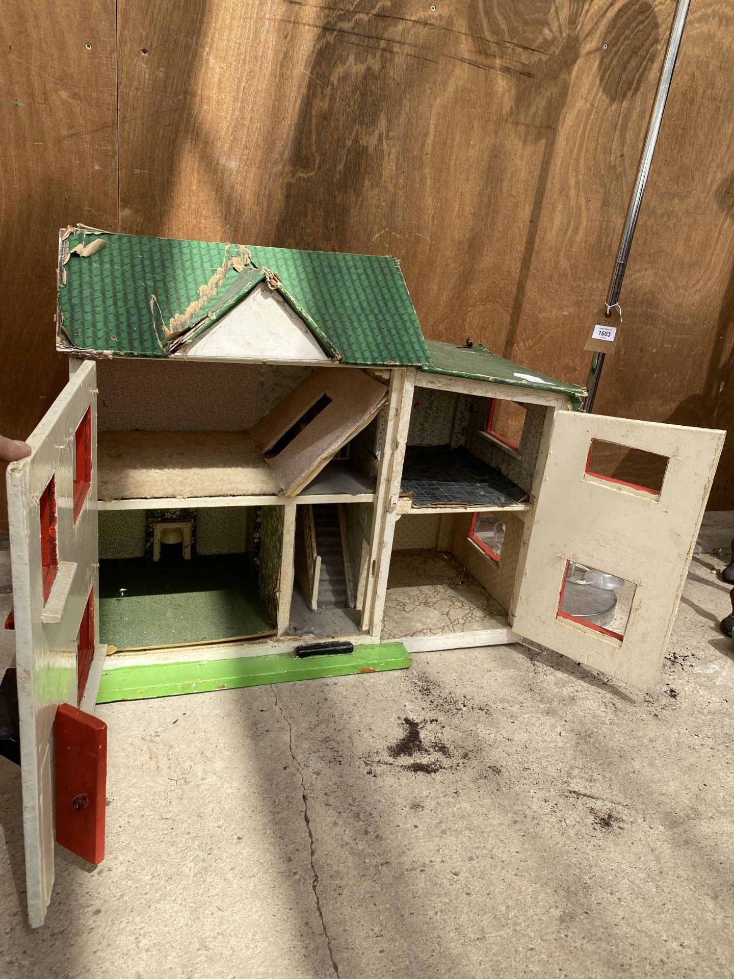 A VINTAGE WOODEN DOLLS HOUSE - Image 3 of 6