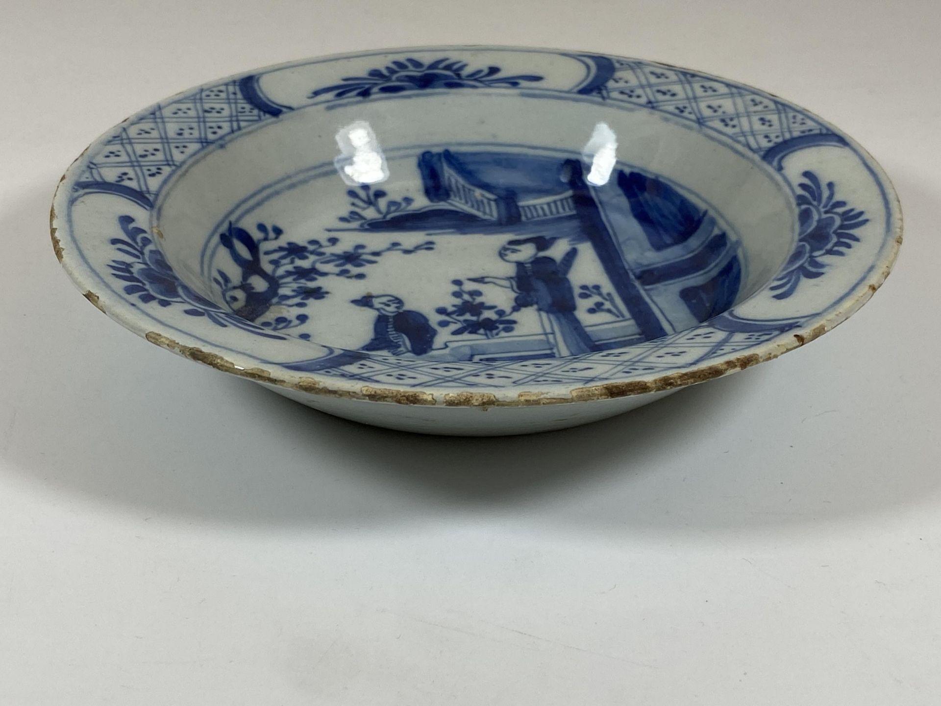 AN EARLY 19TH CENTURY DELFT ORIENTAL DESIGN BLUE AND WHITE PORCELAIN PLATE, DIAMETER 16.5CM - Image 2 of 6