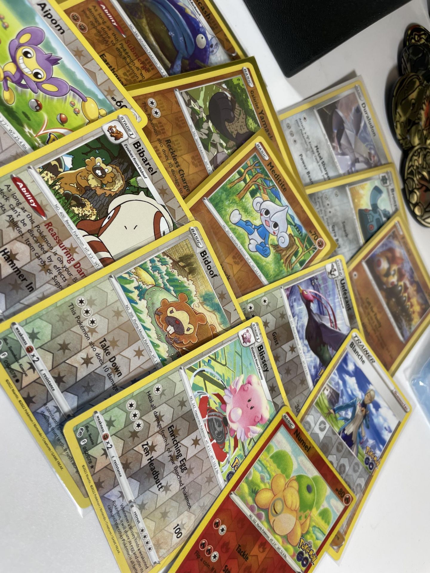 A POKEMON TRAINER BOX FULL OF ASSORTED CARDS, HOLOS, TOKENS ETC - Image 6 of 6