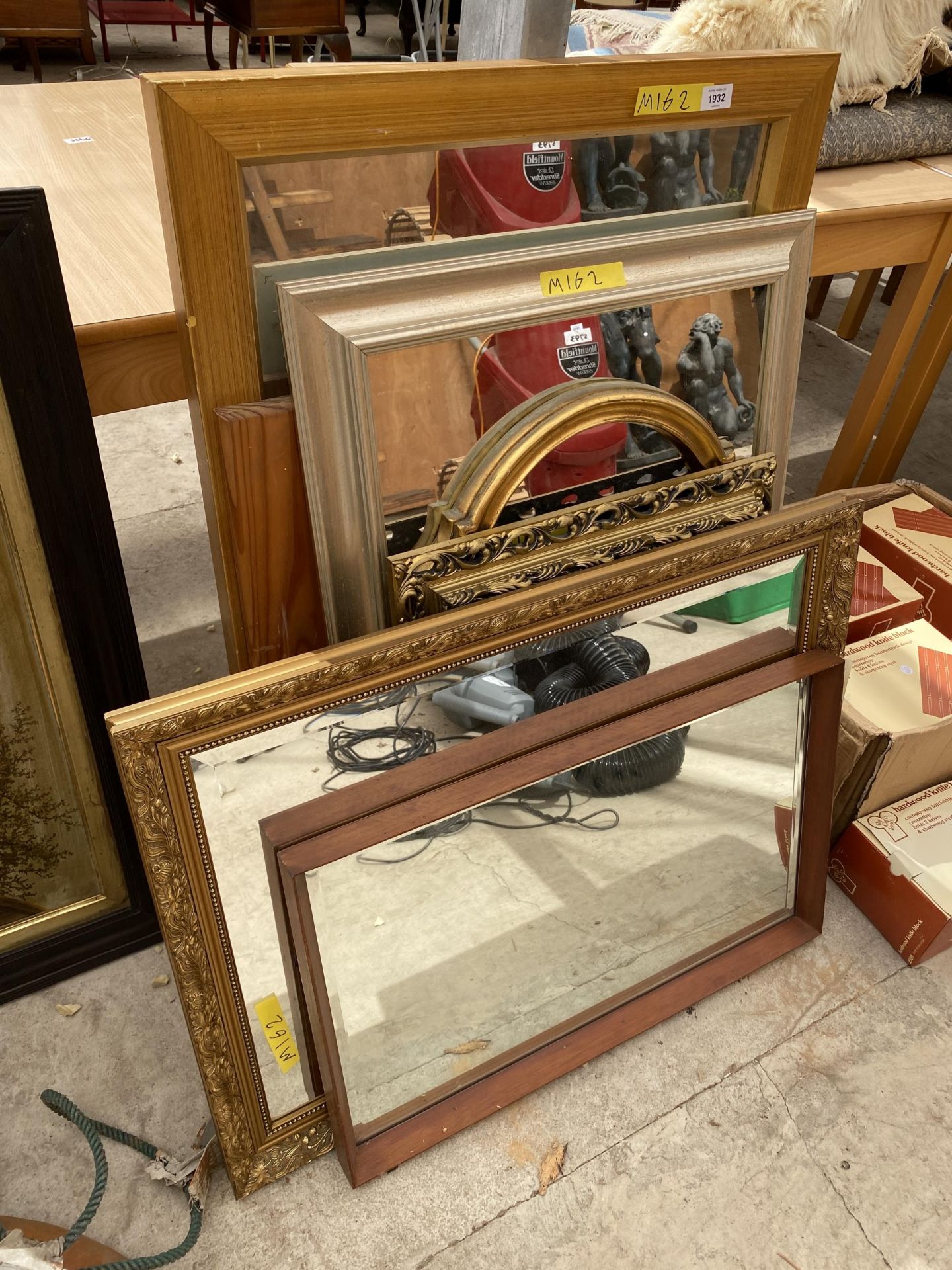 A COLLECTION OF GILT FRAMED AND FURTHER MIRRORS
