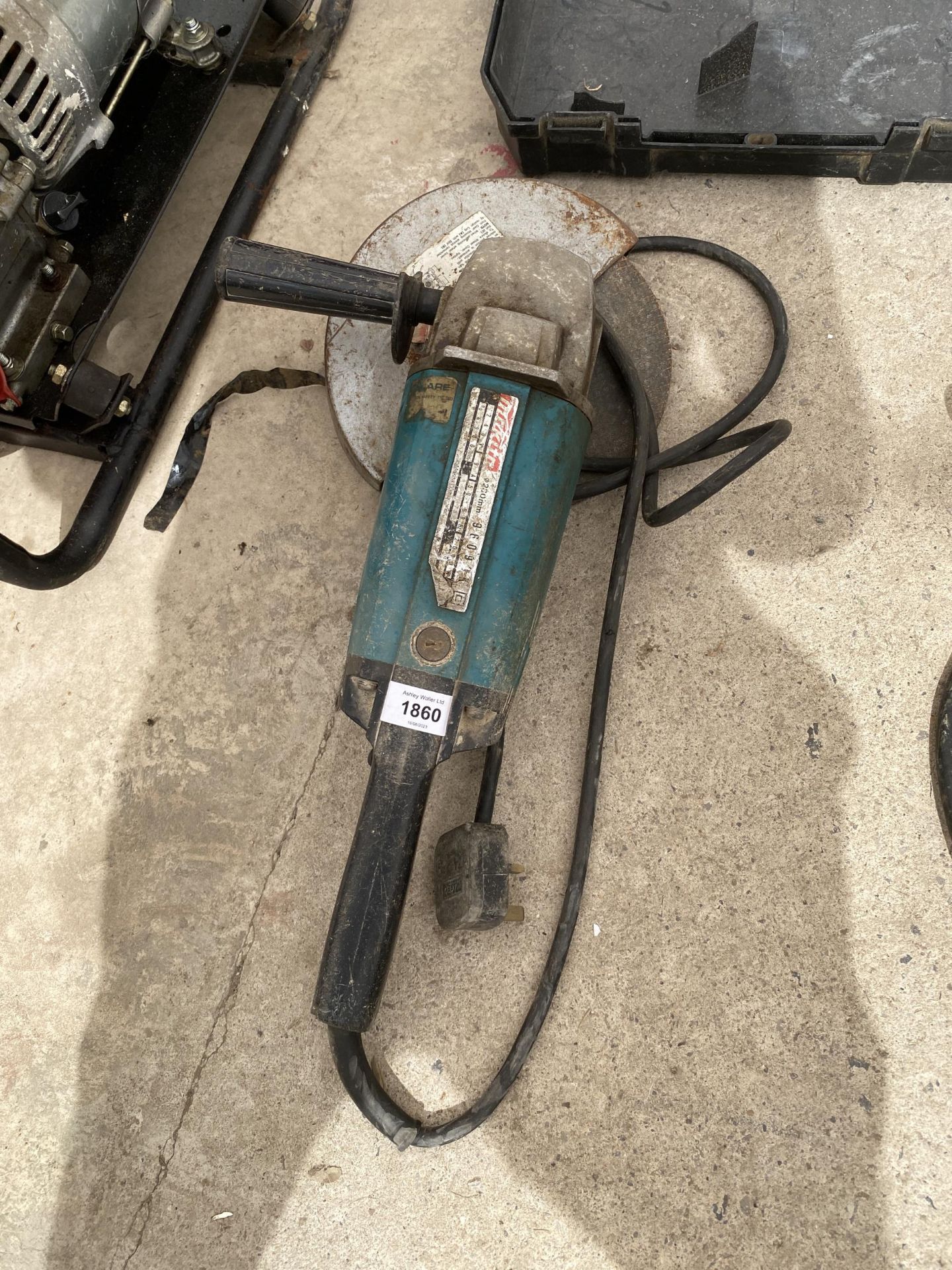 A MAKITA ANGLE GRINDER