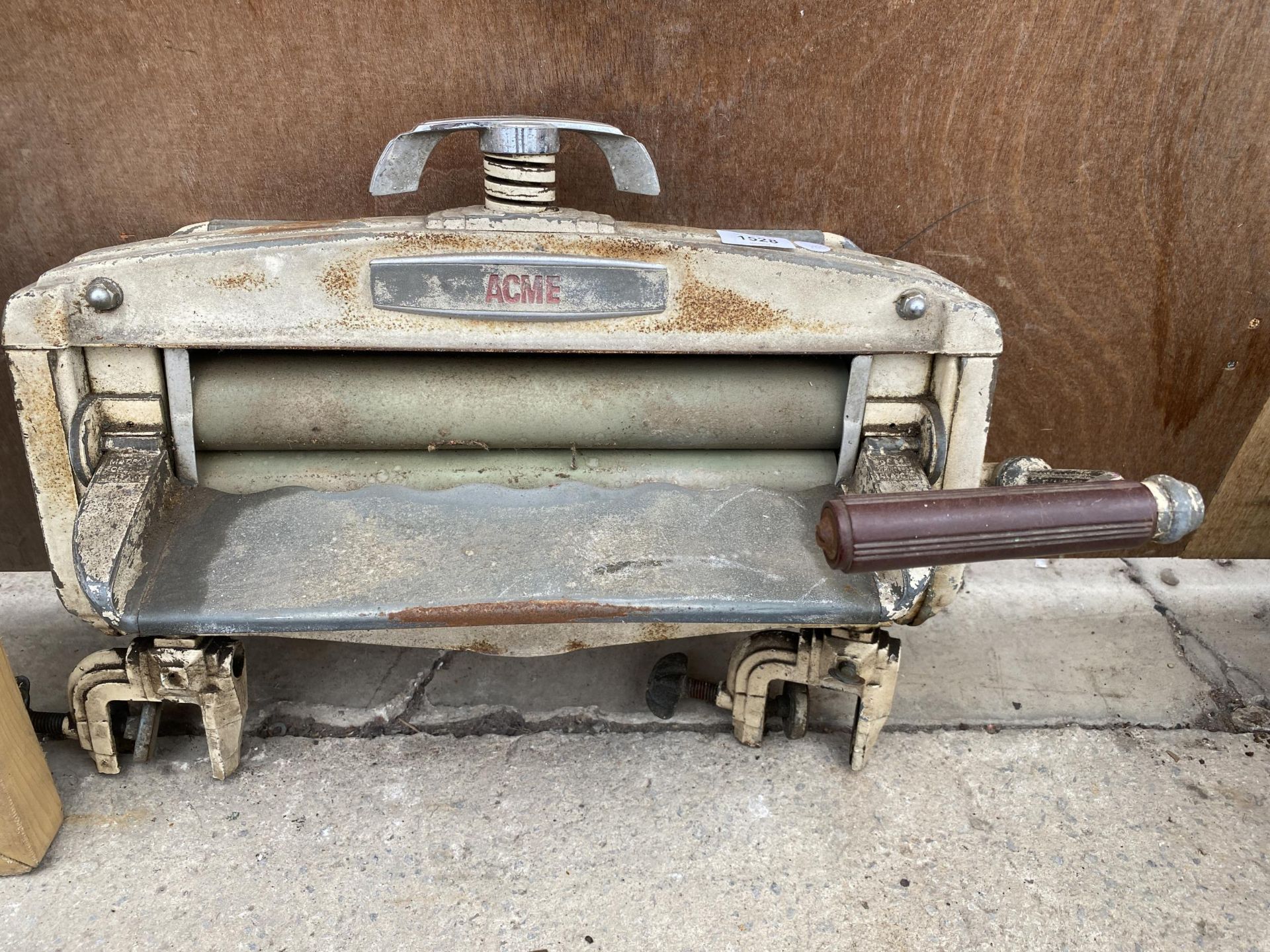 A VINTAGE IDUSTRIAL ACME PRESS