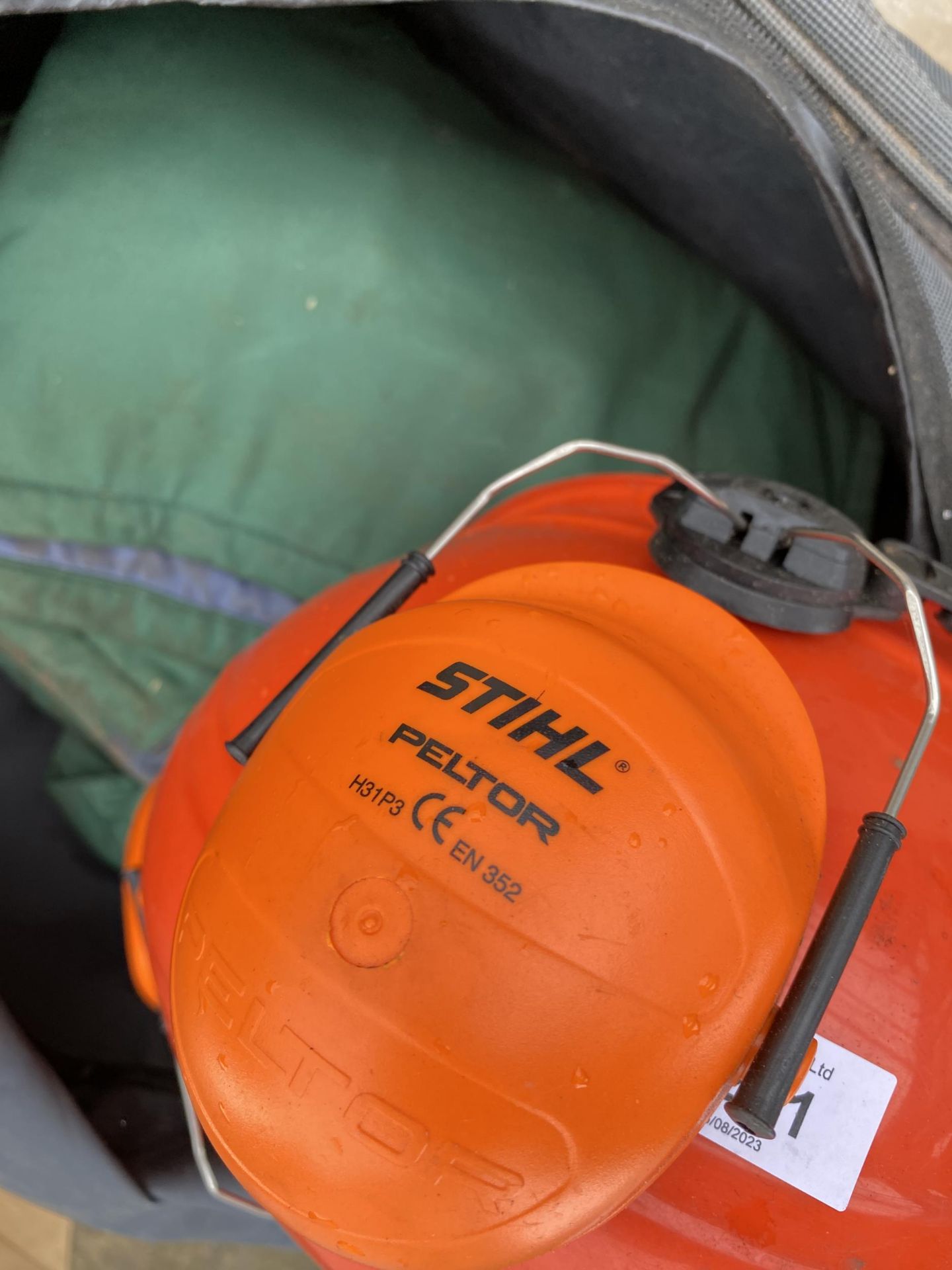 A COLLECTION OF STIHL SAFETY EQUIPMENT TO INCLUDE HELMET, OVERALLS, ETC - Image 3 of 3