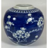 A CHINESE BLUE AND WHITE PRUNUS BLOSSOM GINGER JAR, DOUBLE RING MARK TO BASE, HEIGHT 13CM