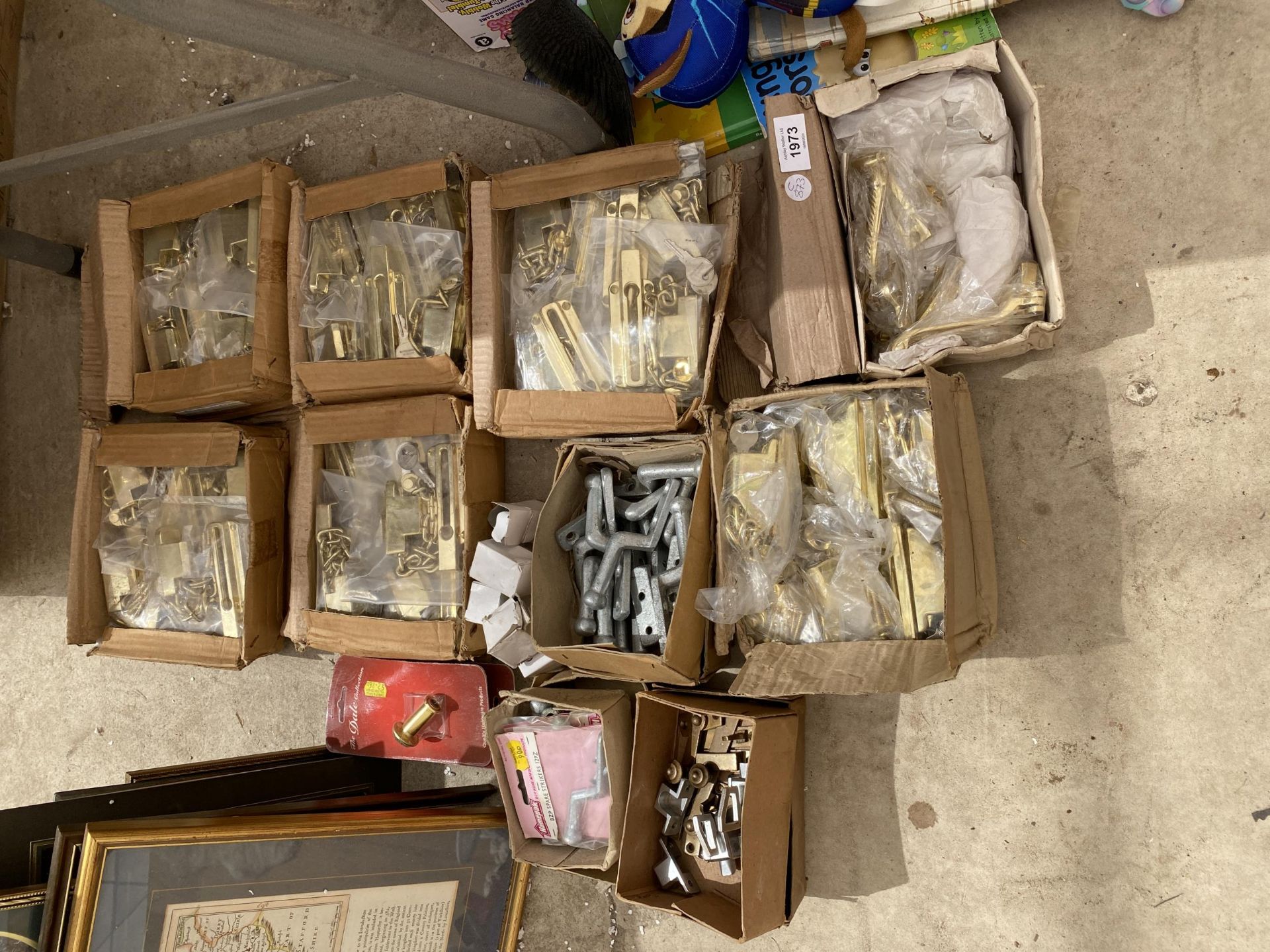A LARGE COLLECTION OF BRASS DOOR PARTS - LOCKS ETC