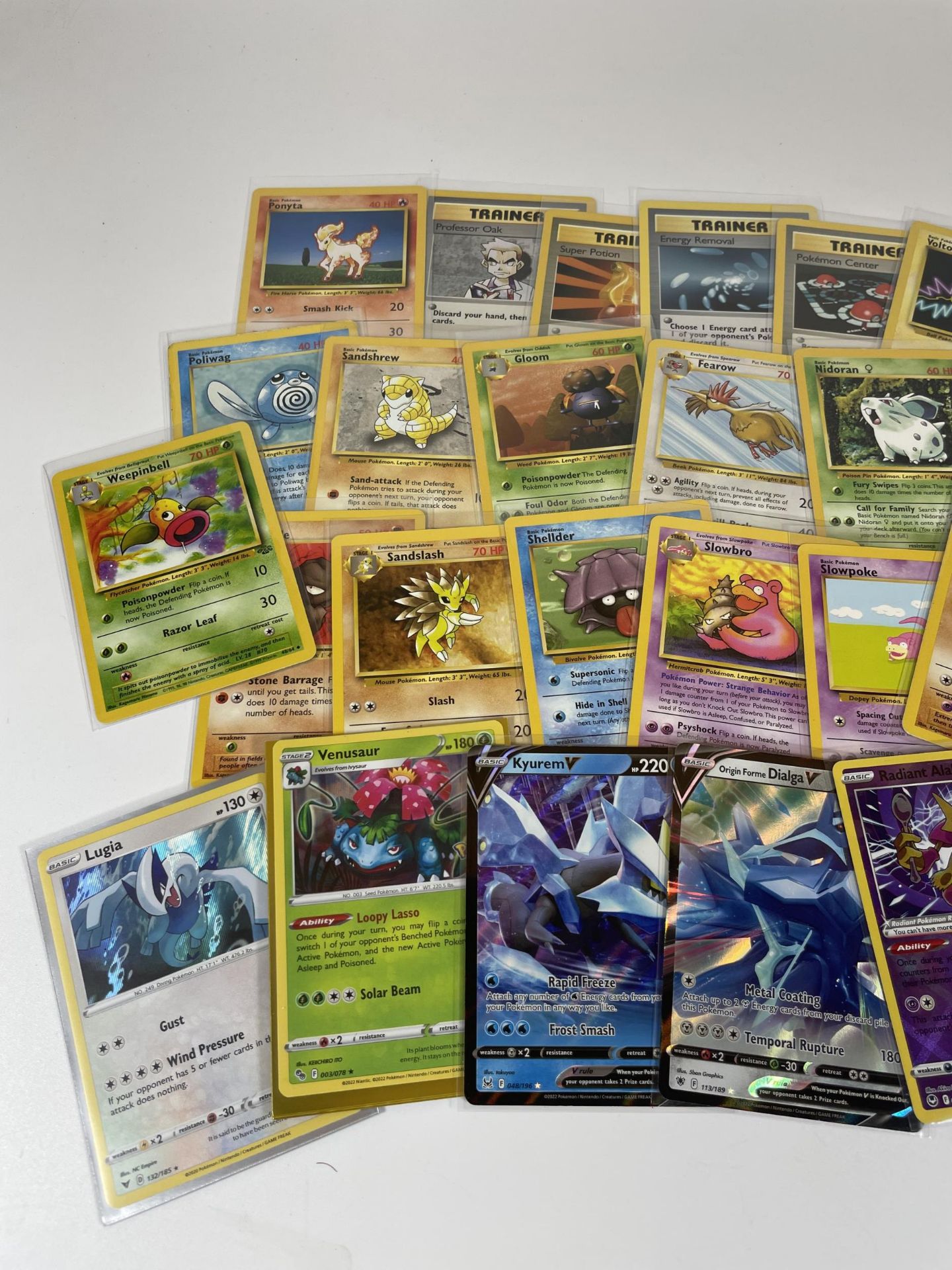 A COLLECTION OF 1999, WOTC & LATER POKEMON CARDS, FOSSIL & JUNGLE SET, HOLO LUGIA, GYM HEROES - Bild 2 aus 8