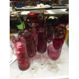 A LARGE COLLECTION OF VINTAGE CRANBERRY GLASS TO INCLUDE JUGS, VASES, CHAMPAGNE FLUTES, WINE
