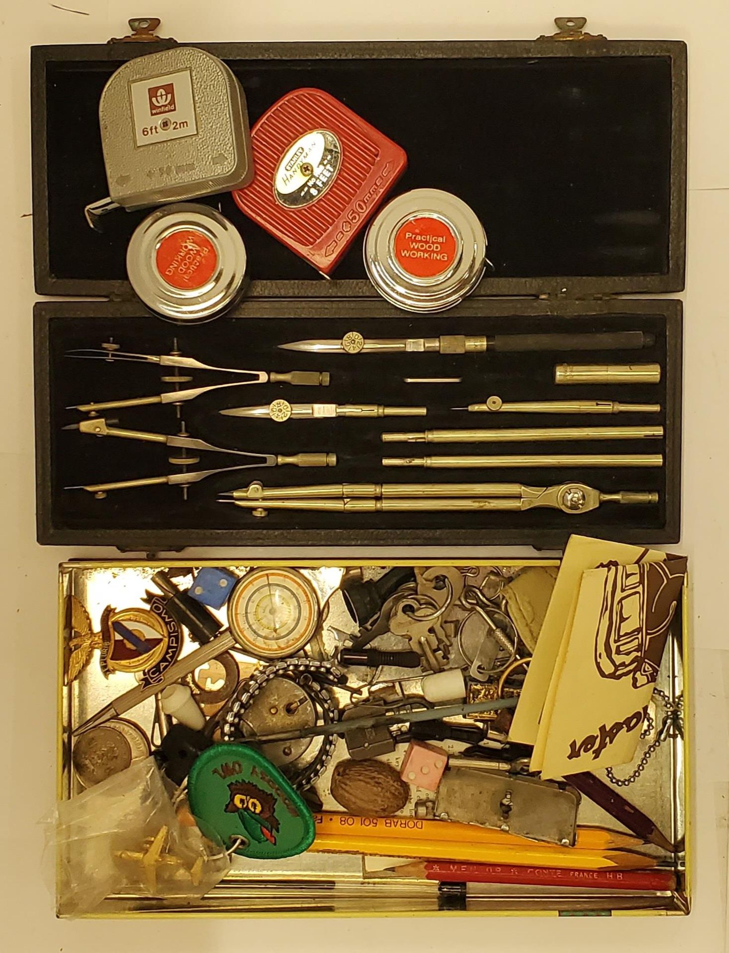 A VINTAGE DRAWING SET, COMPLETE IN CASE, TAPE MEASURES, PLUS A BOX CONTAINING COLLECTABLES