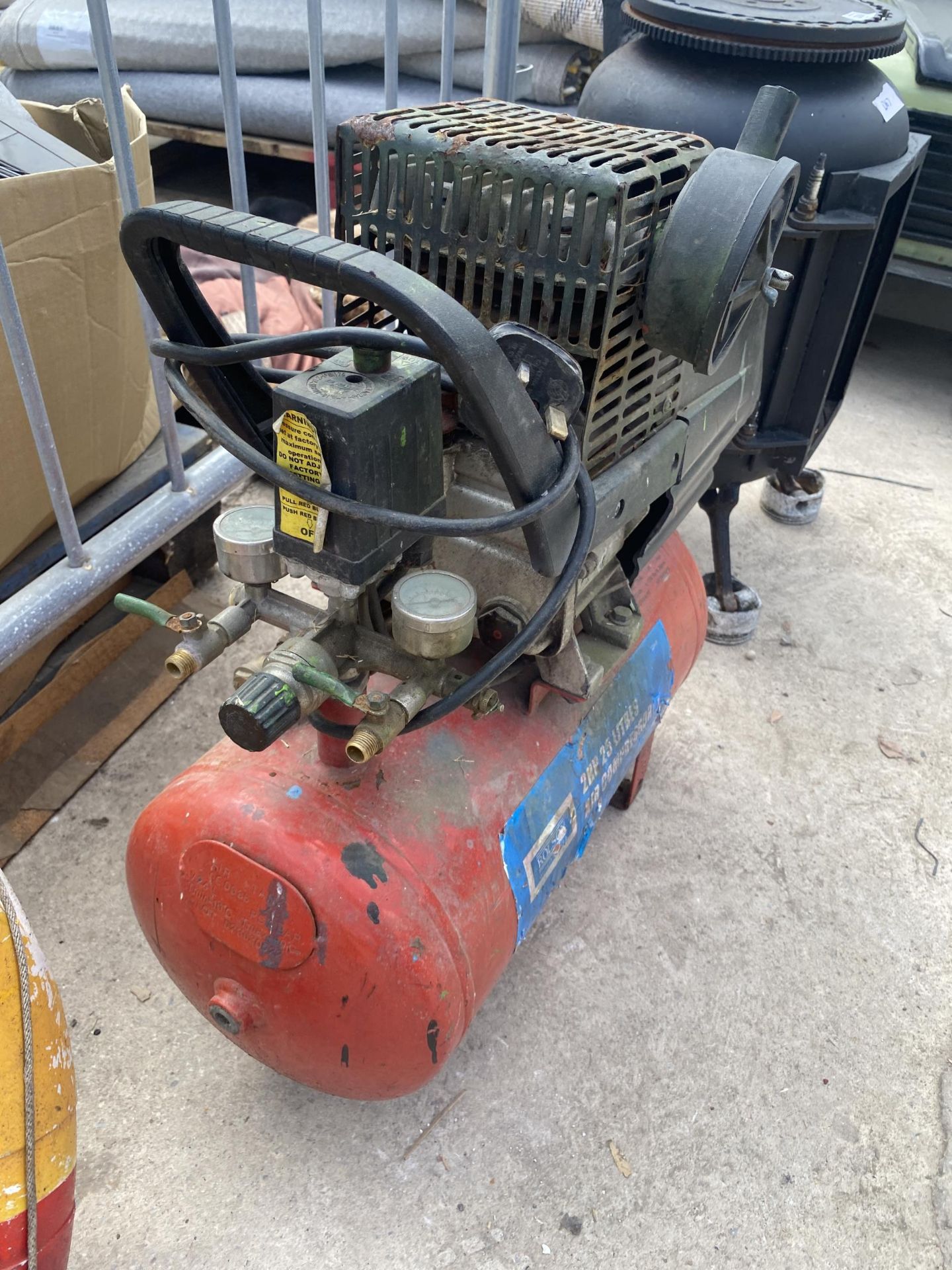 AN ELECTRIC ROLSON 2HP 25 LITRES AIR COMPRESSOR - Image 2 of 2