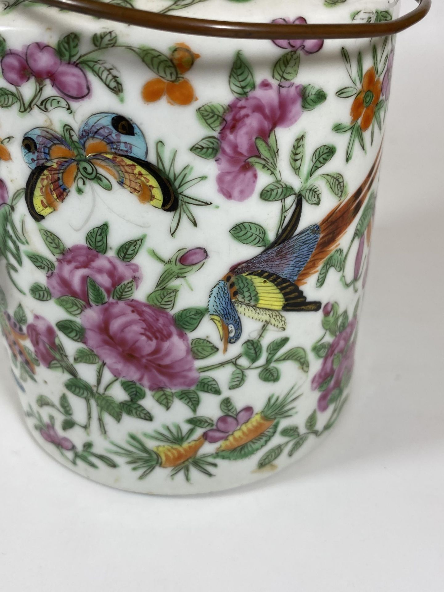 A 19TH CENTURY CHINESE CANTON FAMILLE ROSE BIRD AND FLORAL DESIGN TEAPOT, HEIGHT 16CM - Image 3 of 5