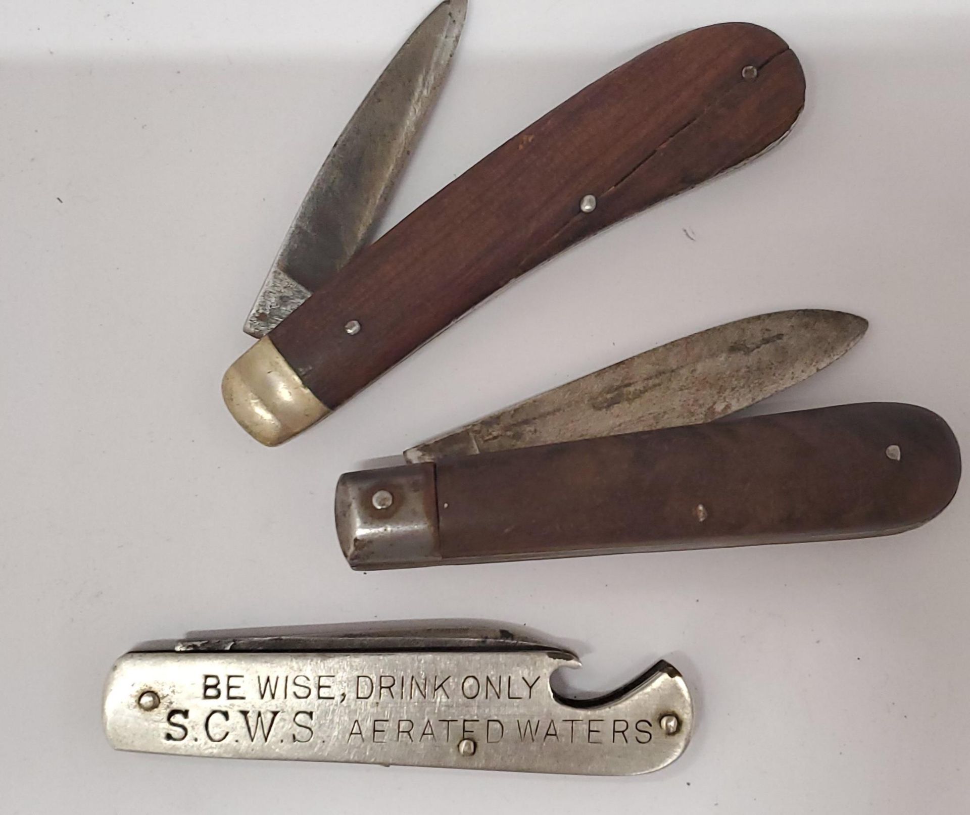 TWO PRUNING KNIVES TO INCLUDE C. K. AND LOCKWOOD BROS. PLUS AN ATKINSON BROS. 'S. C. W. S. AERATED