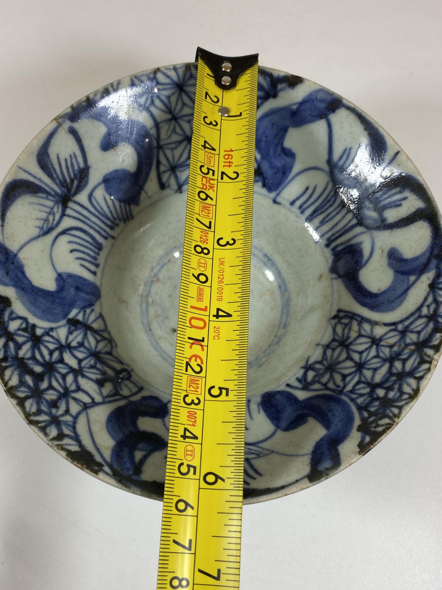 A 19TH CENTURY CHINESE QING BLUE AND WHITE PORCELAIN FOOTED BOWL, DIAMETER 15.5CM - Image 5 of 5