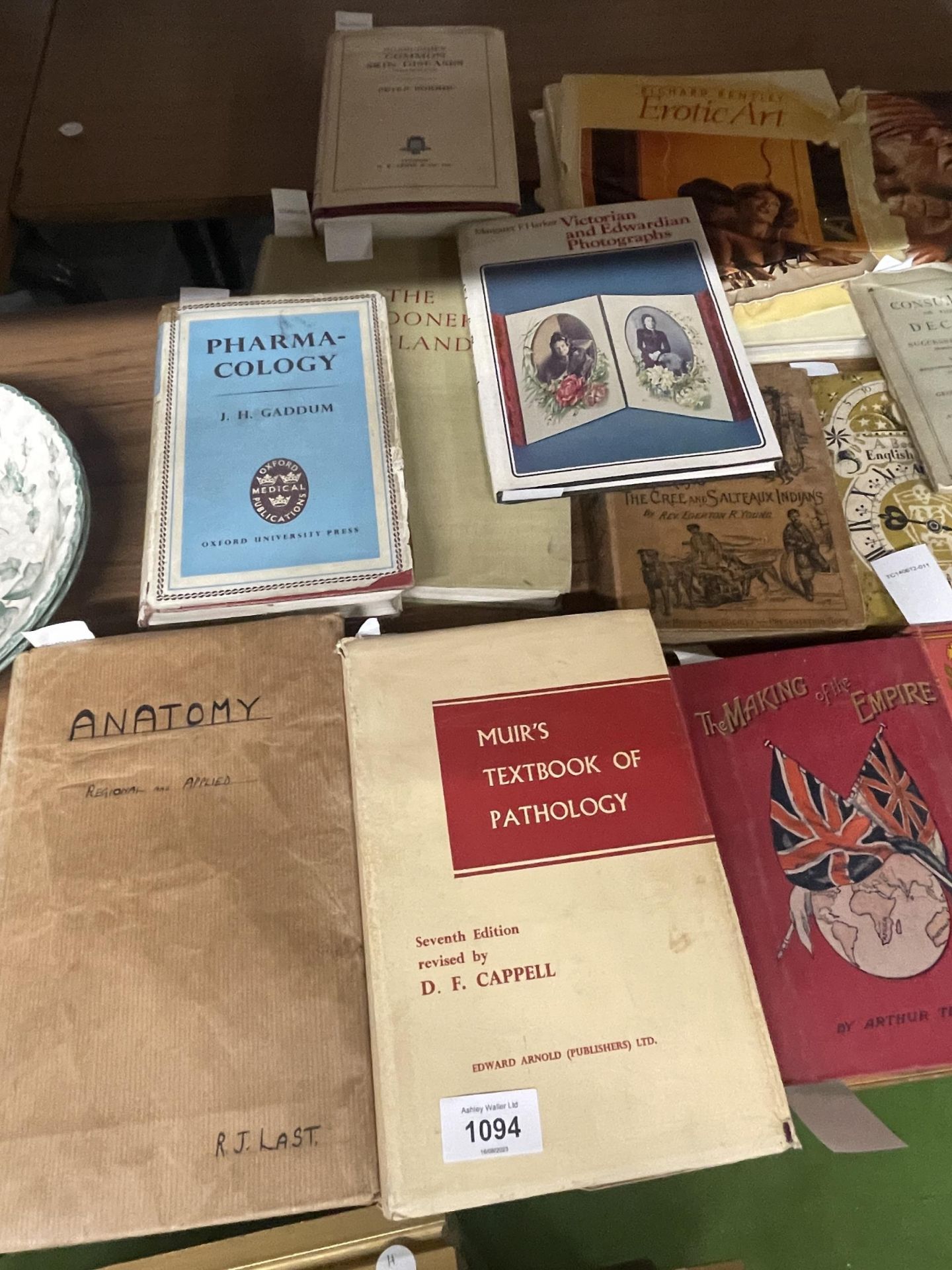 A COLLECTION OF VINTAGE BOOKS, RELATING TO MEDICINE AND HEALTH - Image 4 of 4
