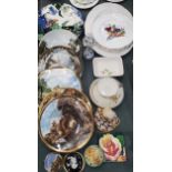 A QUANTITY OF CABINET PLATES TO INCLUDE ROYAL DOULTON AND ELIZABETHAN, VINTAGE FISH PATTERNED