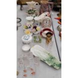 A MIXED LOT OF CERAMICS AND GLASSWARE TO INCLUDE MASON'S JUGS, A MASON'S 'CHRISTMAS VILLAGE' PIGGY