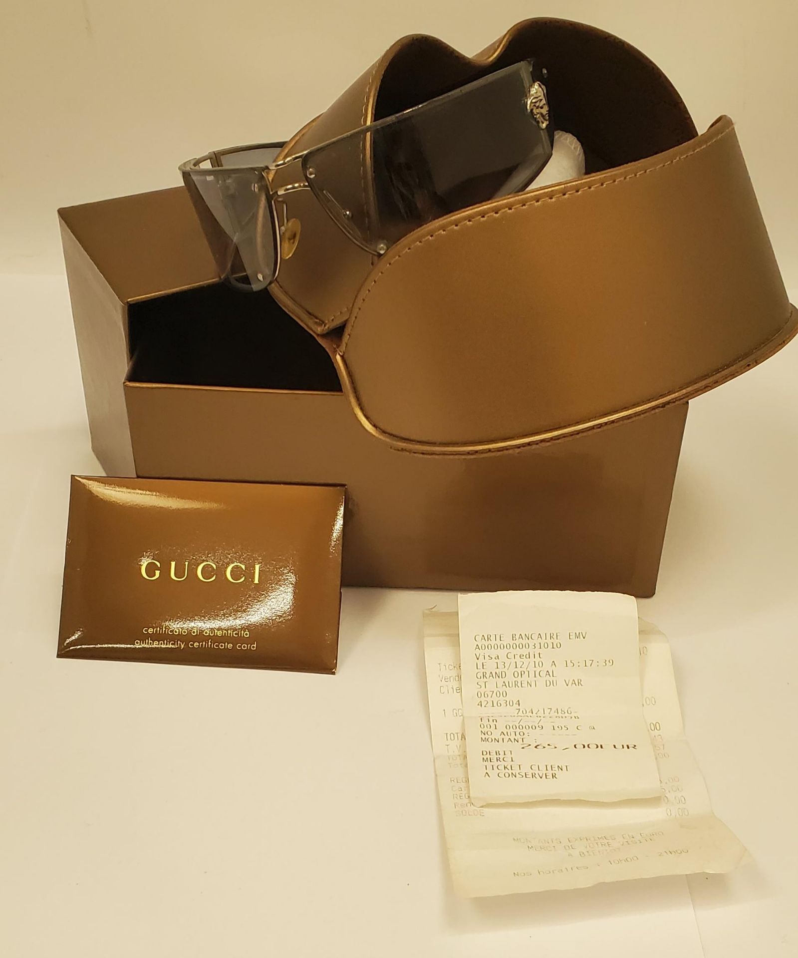 A PAIR OF WRAPAROUND GLASSES MARKED 'VERSACE' IN A GUCCI CASE AND BOX