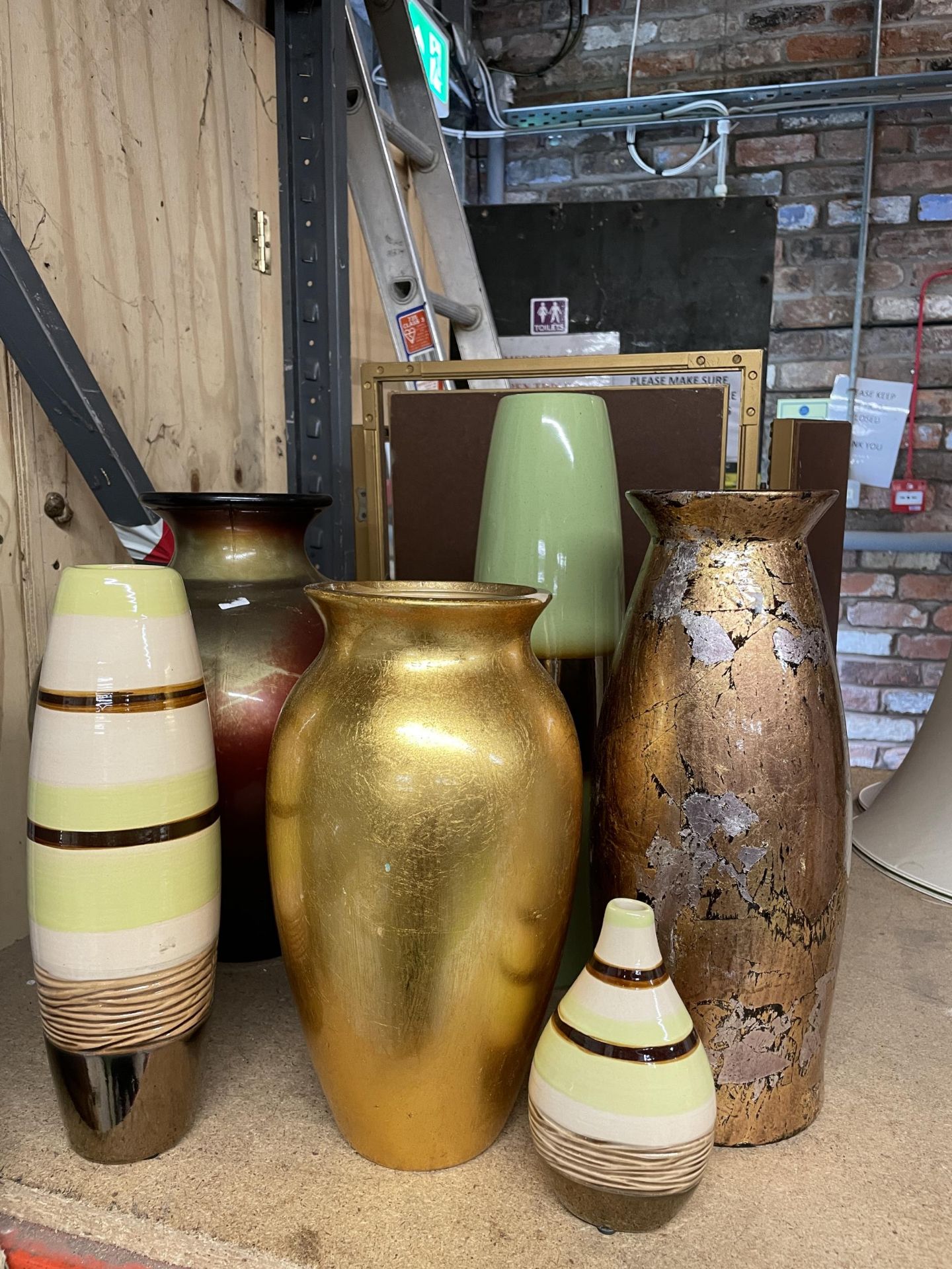 A GROUP OF MODERN DECORATIVE VASES ETC