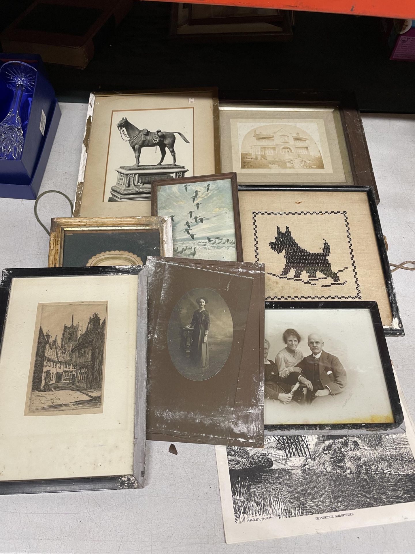 A COLLECTION OF VINTAGE UNFRAMED ENGRAVINGS ETC