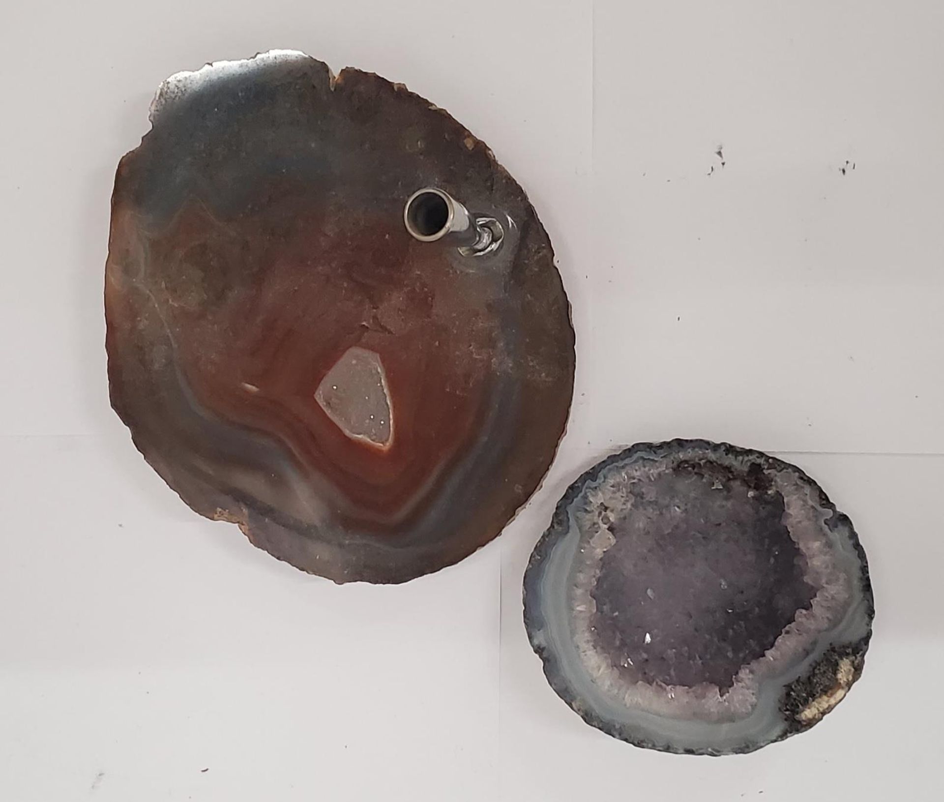 A QUANTITY OF AGATE AND CRYSTAL SLABS TO INCLUDE A PIPLE - Bild 4 aus 4