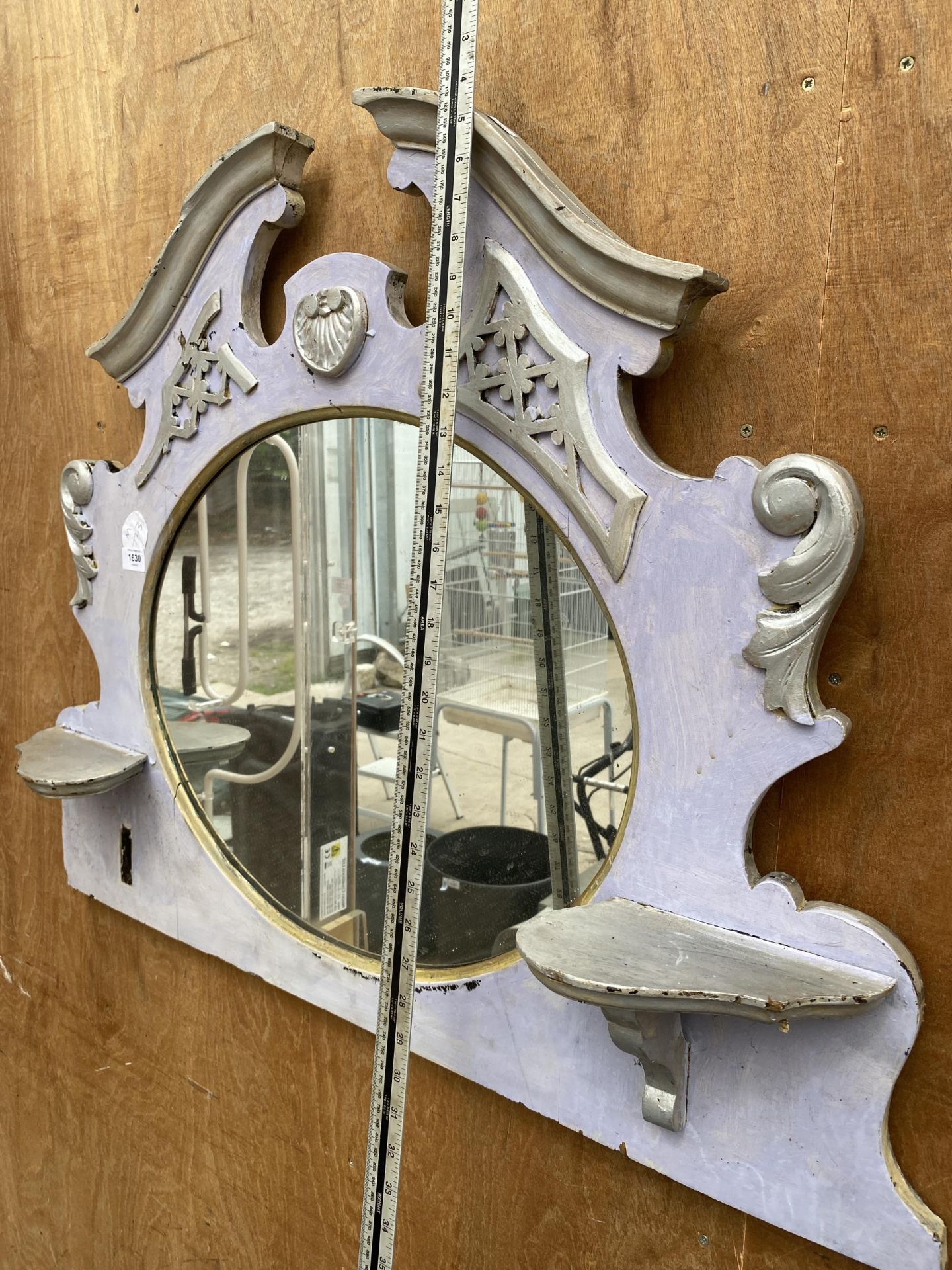 A PAINTED WOODEN SHABBY CHIC MIRROR - Image 4 of 4