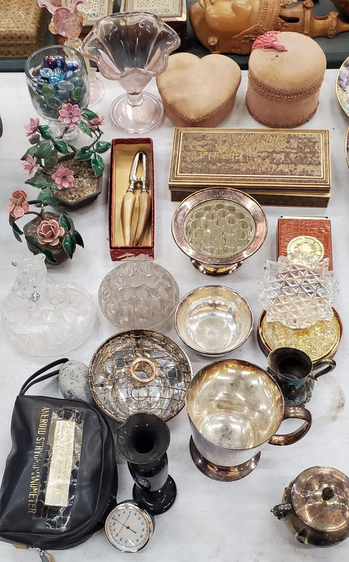 A LARGE MIXED LOT TO INCLUDE GLASSWARE, A VINTAGE BLOOD PRESSURE KIT, SILVER PLATED ITEMS,