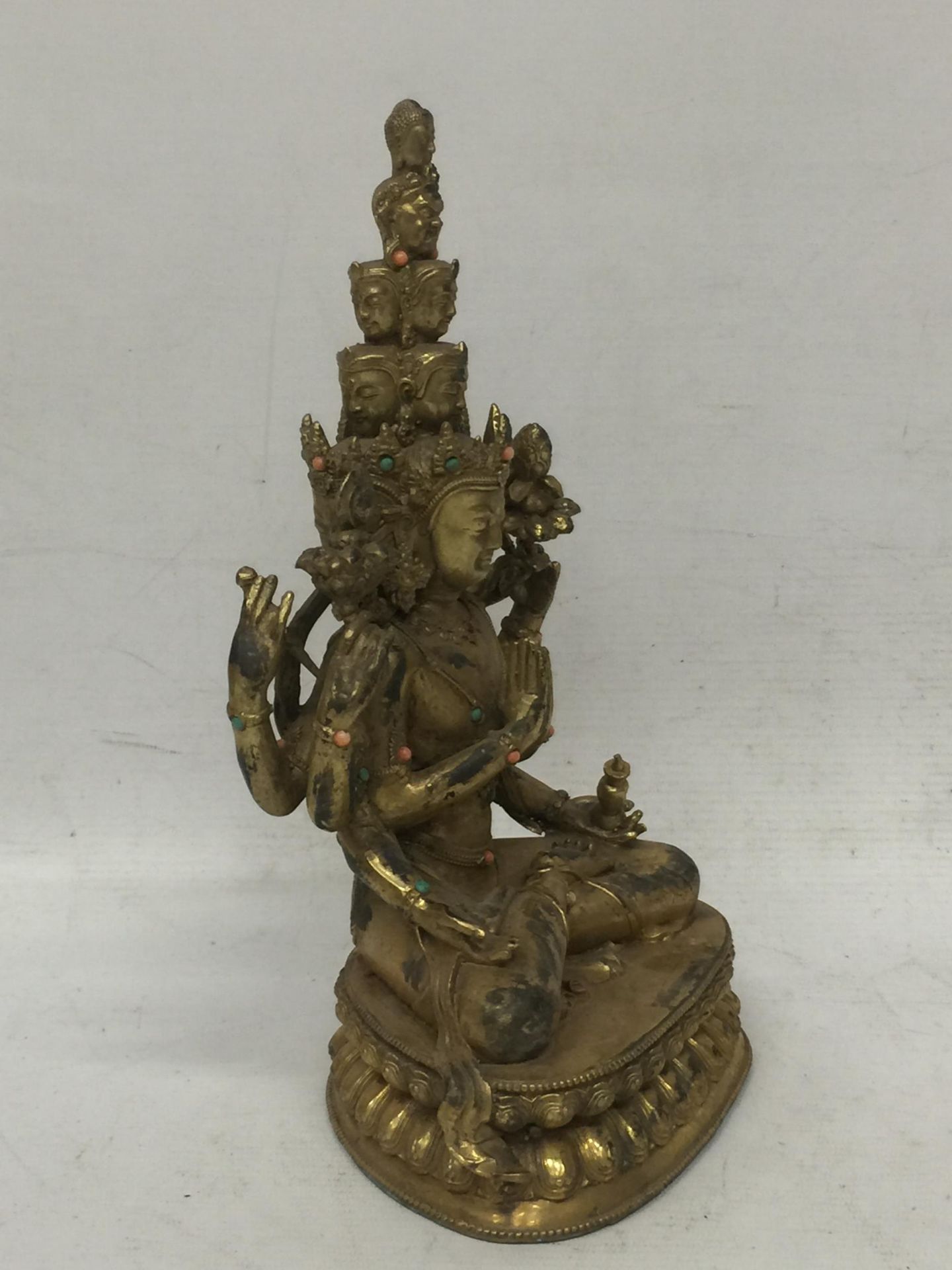 A GILT BRONZE REPOUSSE THRONE AND AUREOLE WITH BUDDHA - Bild 2 aus 3