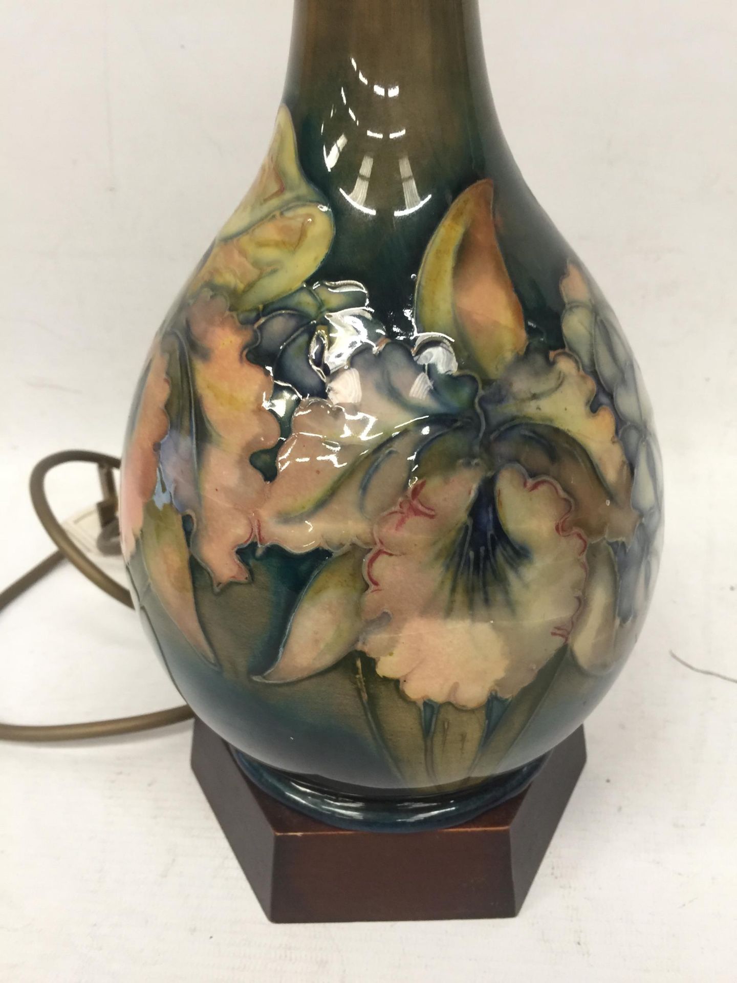 A WALTER MOORCROFT FLORAL BOTTLE SHAPED TABLE LAMP - Image 3 of 5