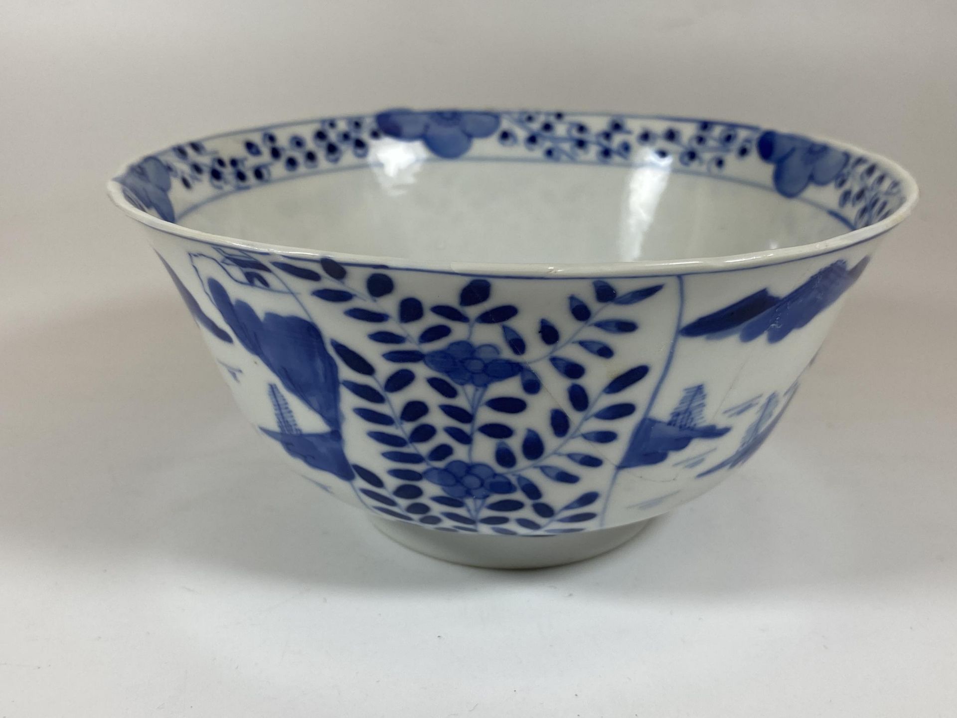 AN 18TH CENTURY CHINESE BLUE AND WHITE PORCELAIN BOWL, FOUR CHARACTER DOUBLE RING MARK TO BASE, - Image 2 of 7