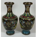 A PAIR OF ORIENTAL CLOISONNE DRAGON DESIGN VASES, HEIGHT 25CM