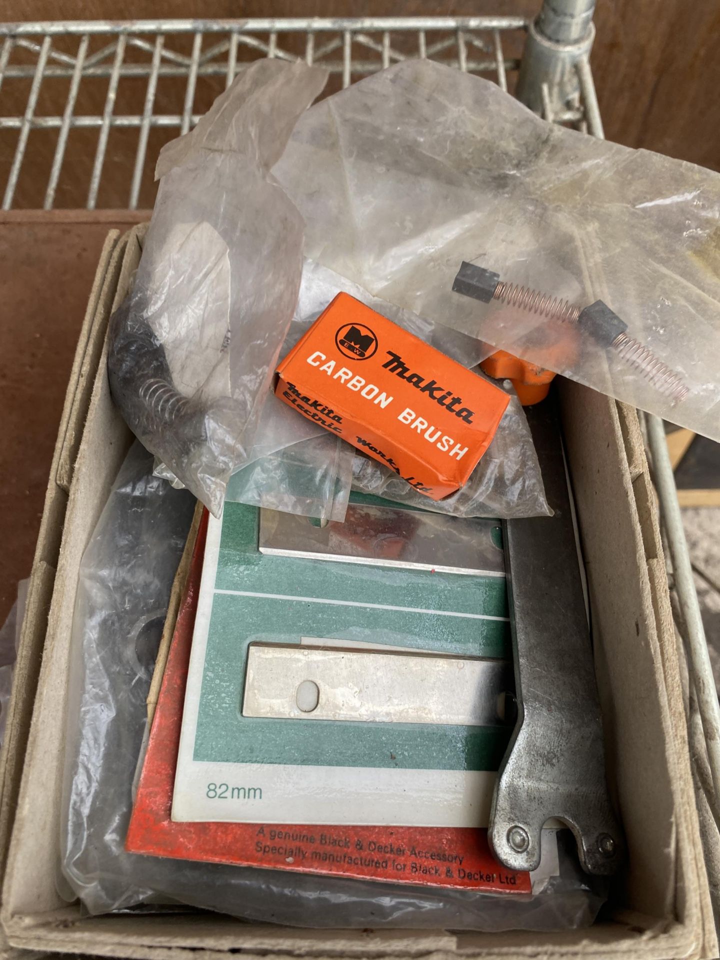 A BOX OF ASSORTED NEW OLD STOCK TOOL ITEMS ETC - Image 3 of 5