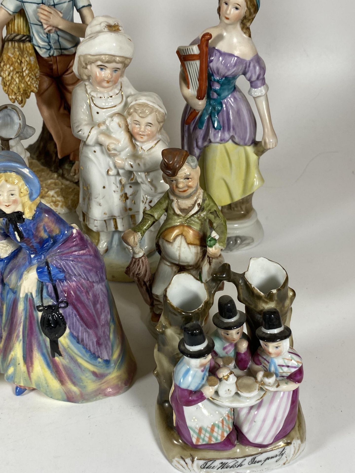 A COLLECTION OF VINTAGE CONTINENTAL FIGURES - Image 3 of 4