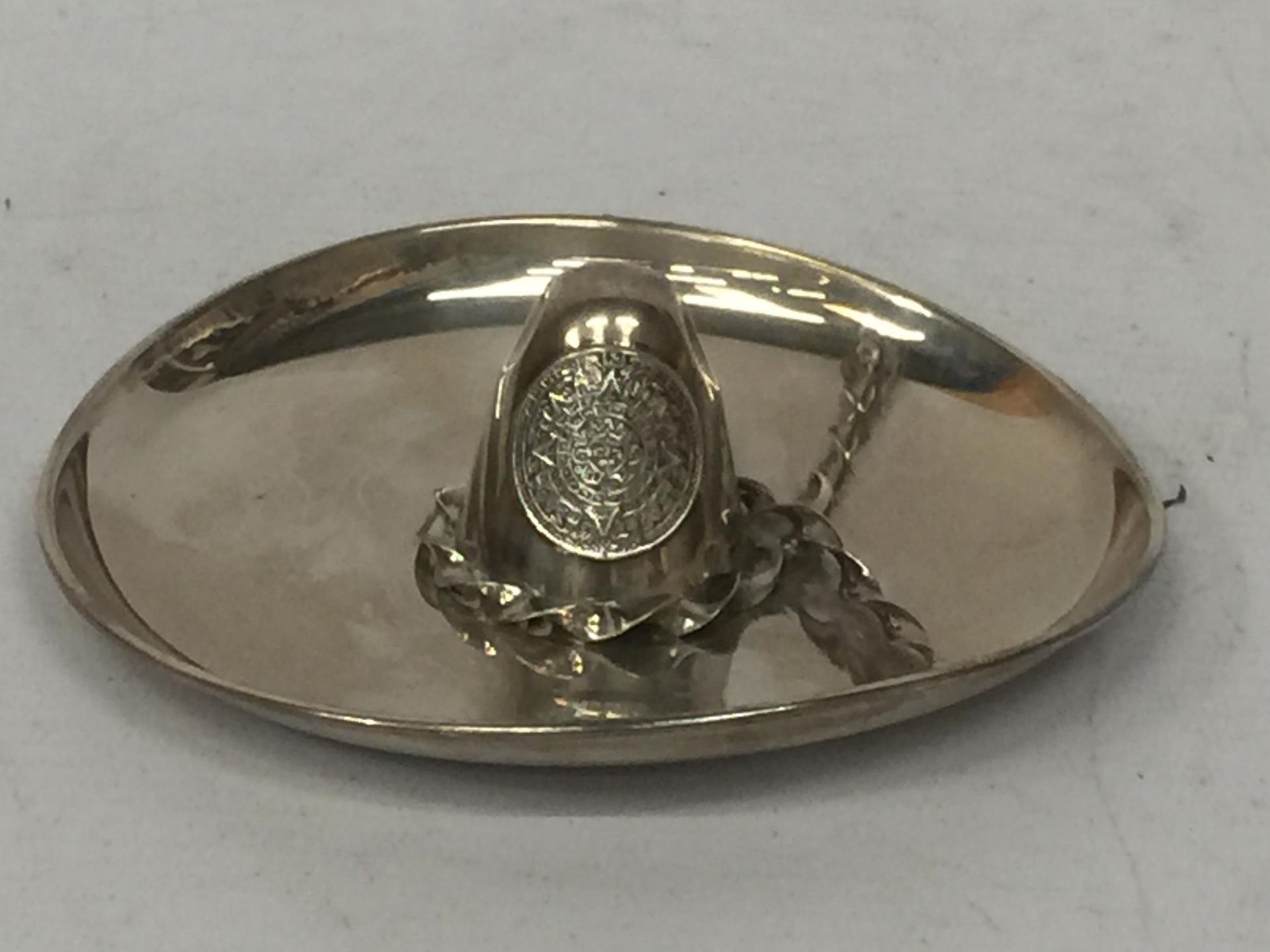 A STERLING .925 STAMPED DISH WITH TWIST ROPE DESIGN