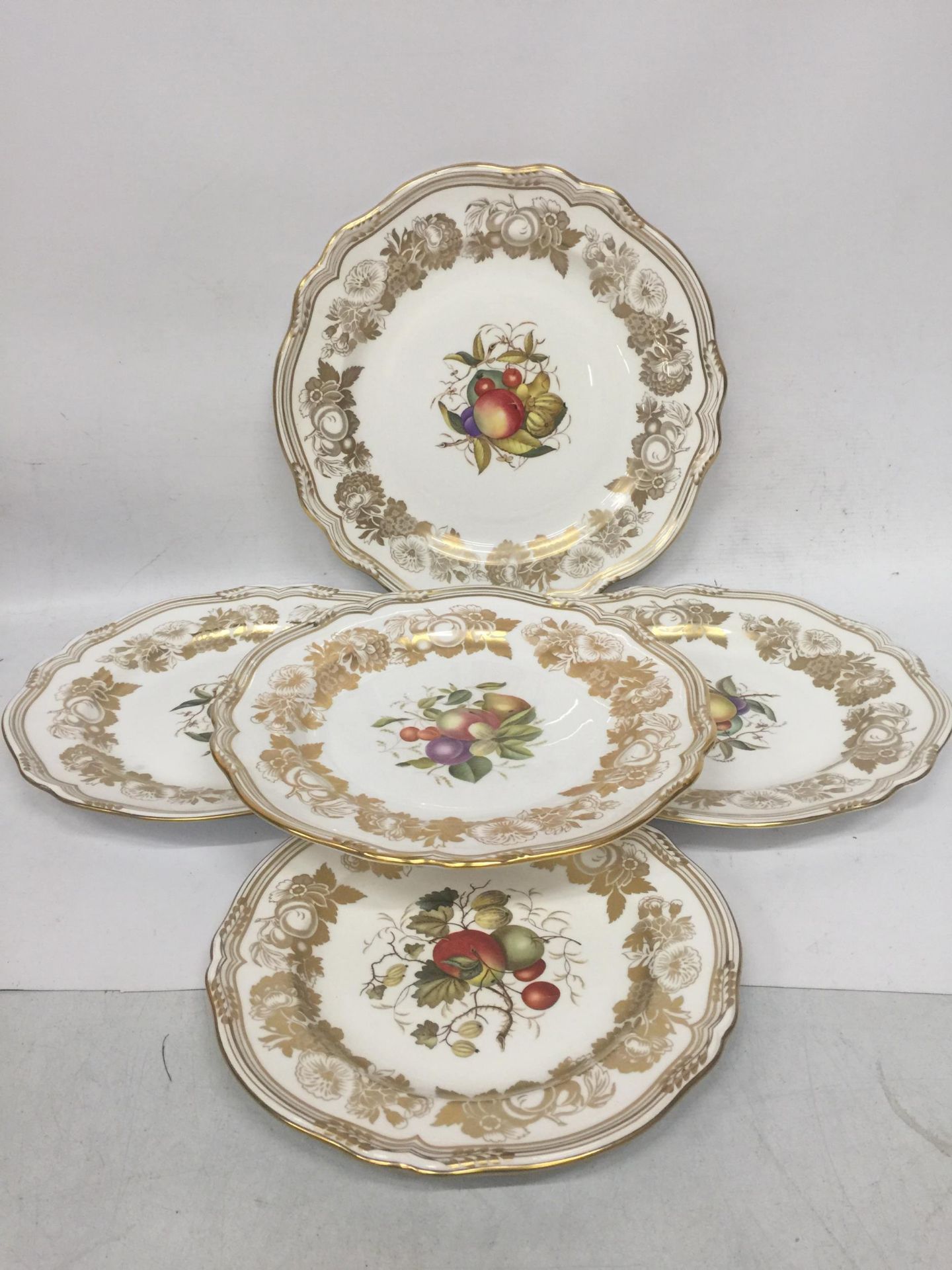 A SET OF FIVE SPODE GOLDEN VALLEY PATTERN CABINET PLATES